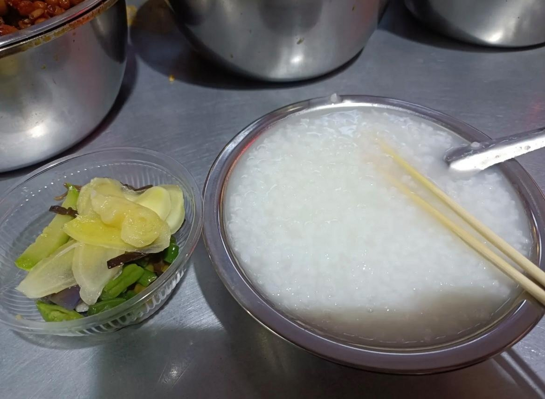 白粥本身沒什么好吃的,但架不住人家配菜多呀!