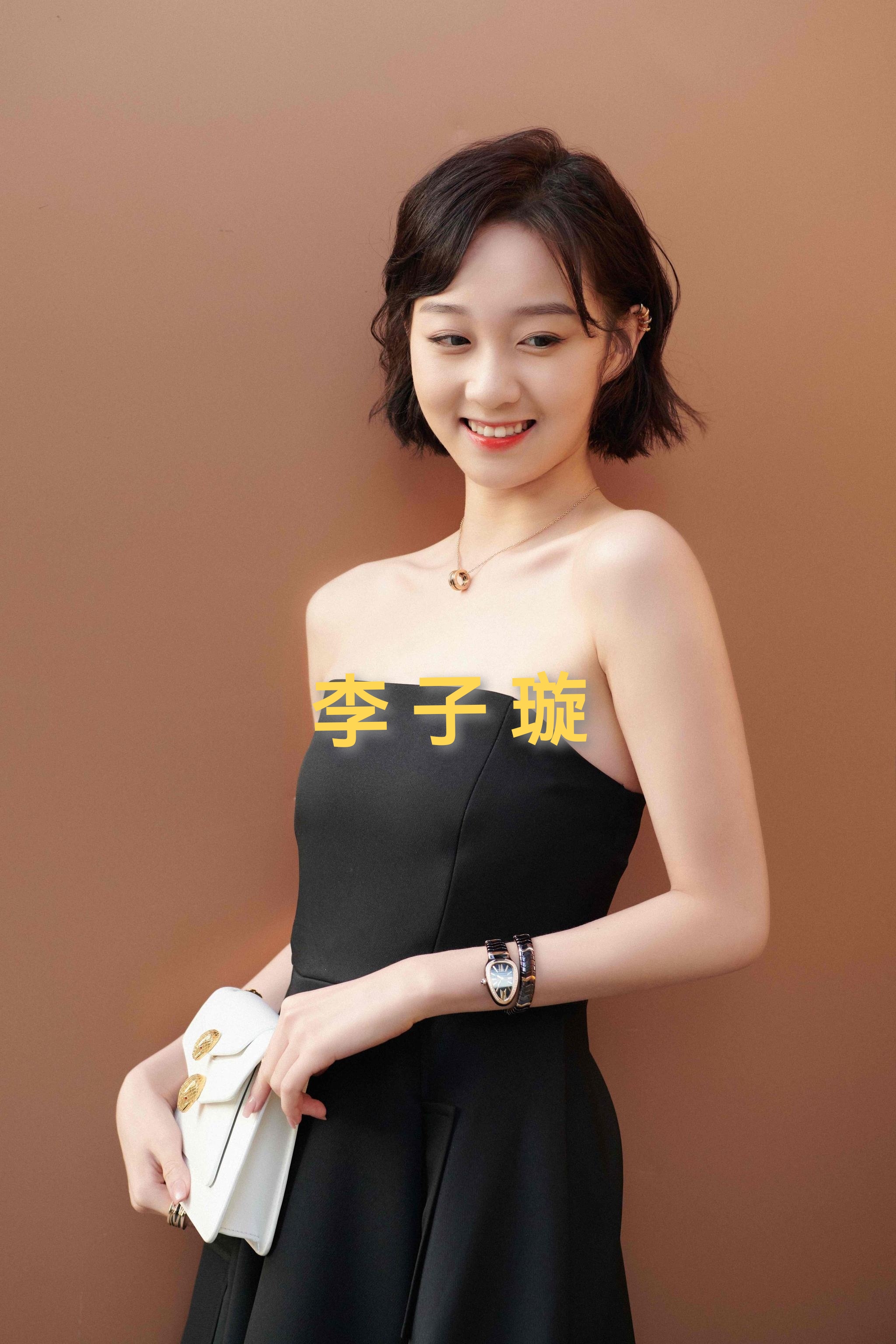 李子璇今天穿得好漂亮,像个小公主一样～#美腿玉足