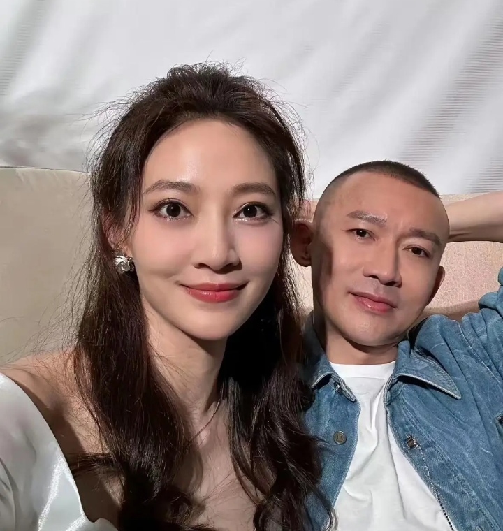 聂远两口子秀恩爱,看着很养眼,也没嫌弃感.