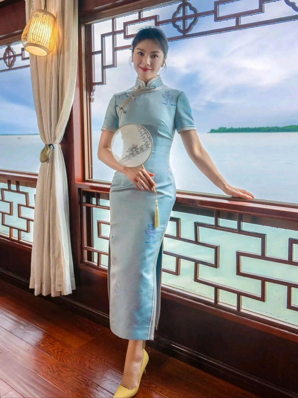 刘涛参加央视综艺频道某节目,穿上旗袍,立马从职场精英秒变大家闺秀