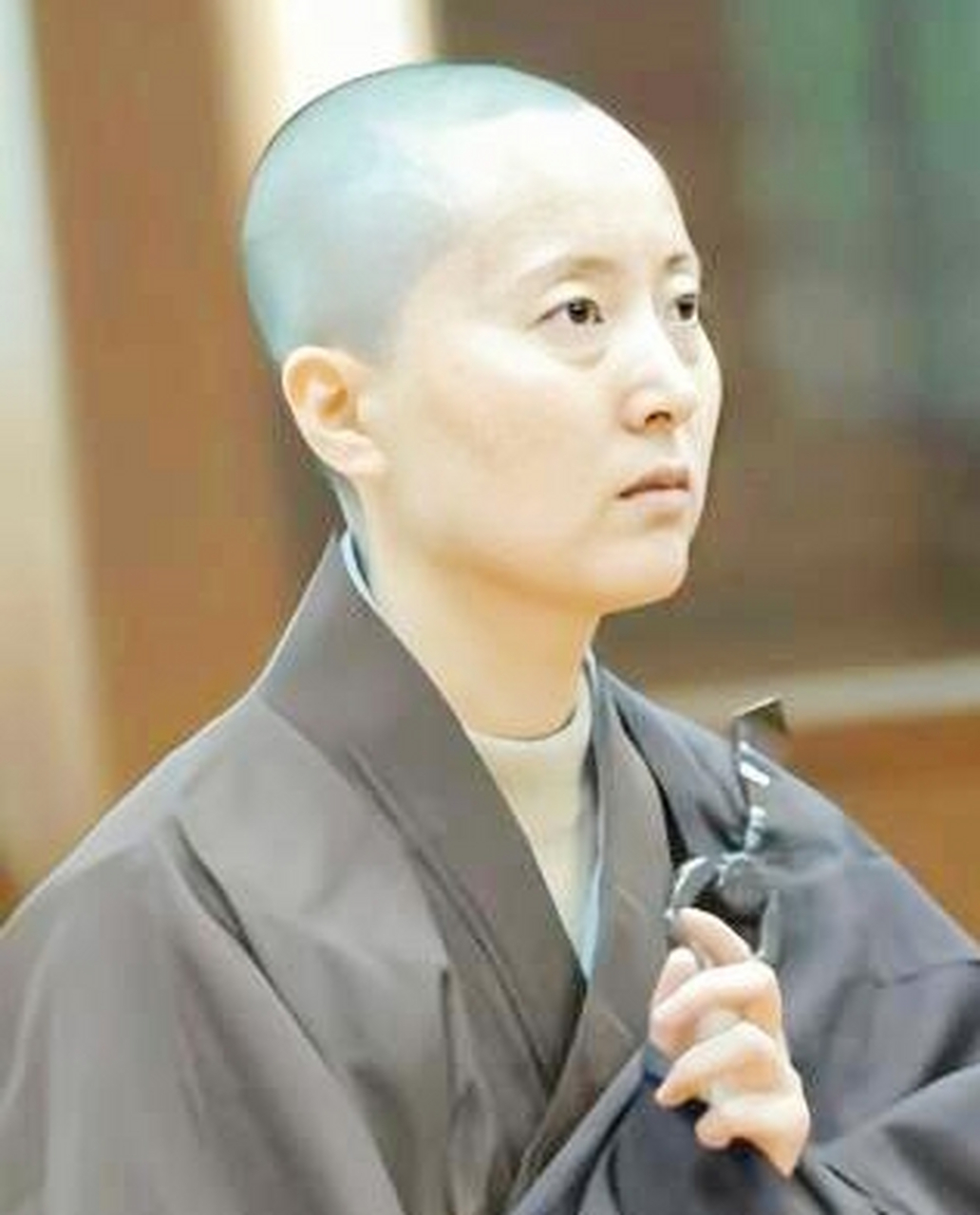 陈晓旭#   红楼梦中女主林黛玉扮演者陈晓旭42岁出家,此时已经苫技