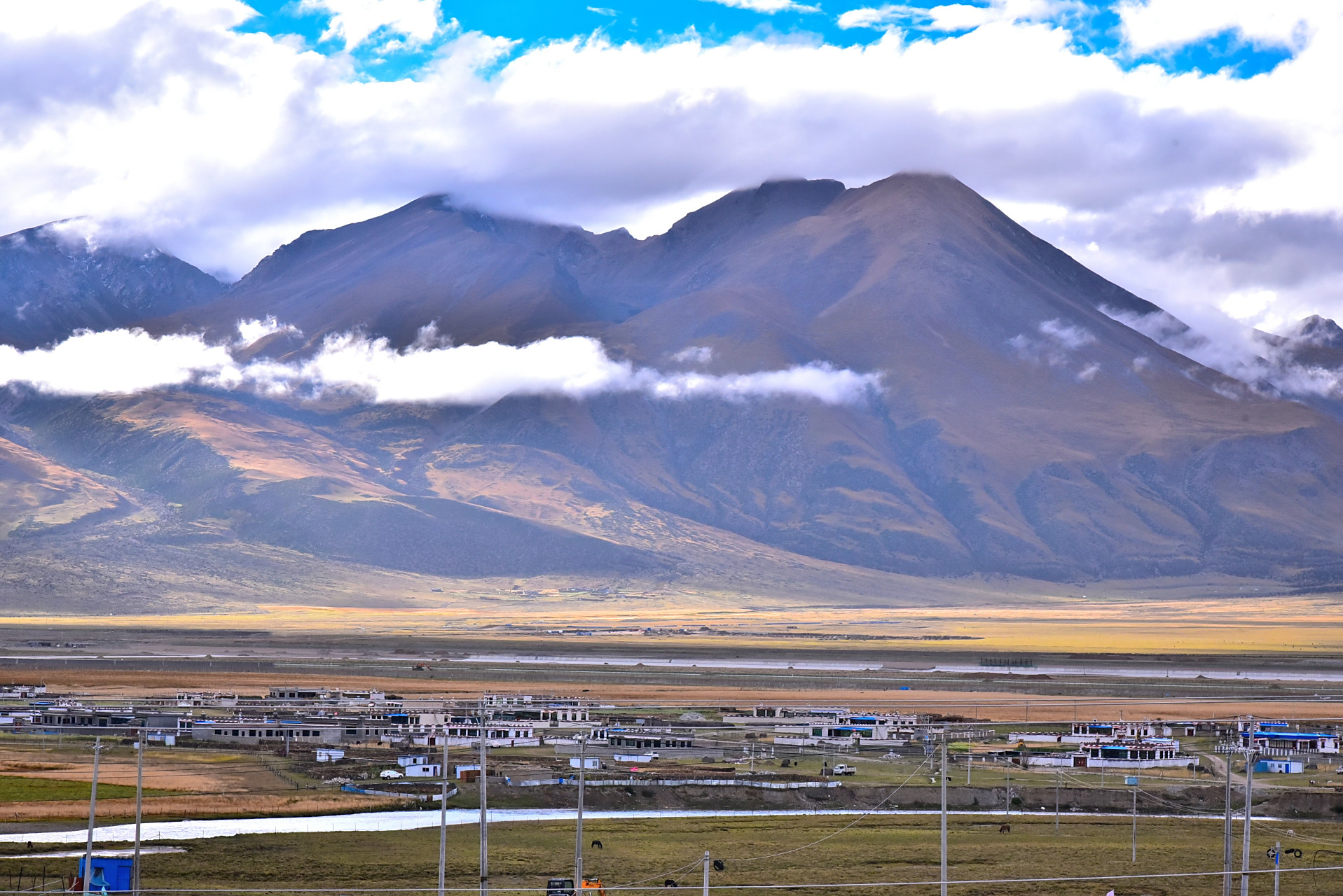 印象中那曲地区是寸草不生的不毛之地,亲眼所见:草原壮阔,秋色美丽