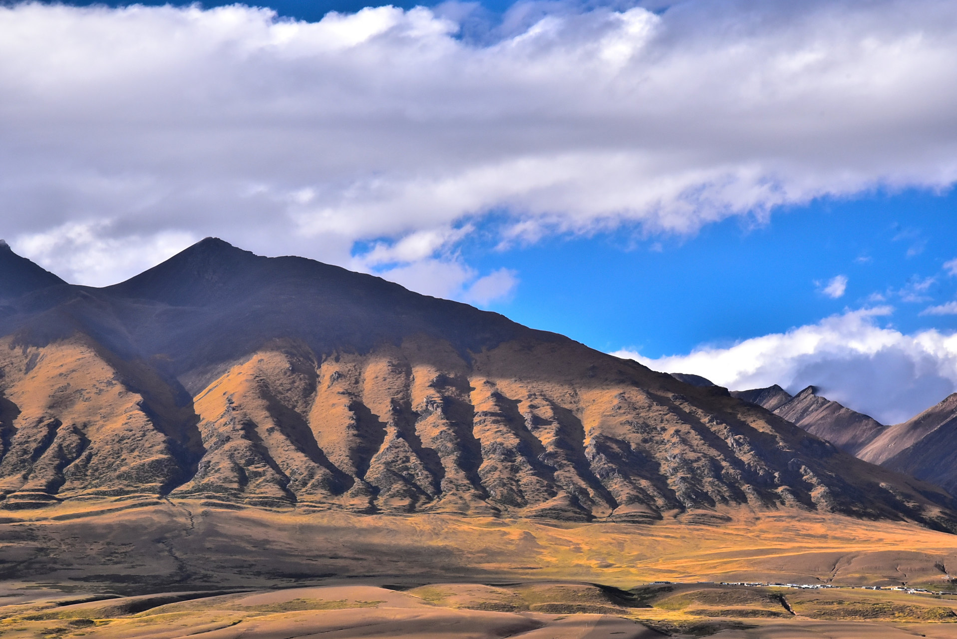 印象中那曲地区是寸草不生的不毛之地,亲眼所见:草原壮阔,秋色美丽