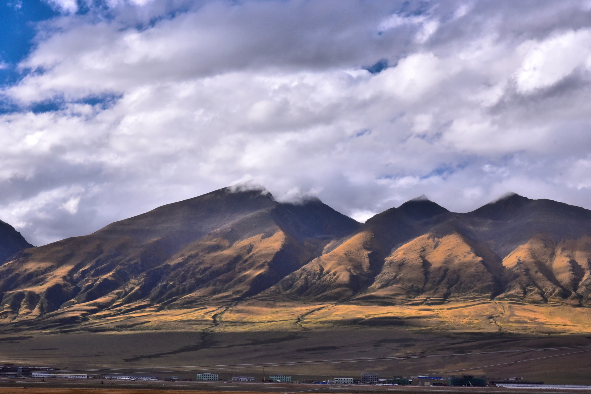 印象中那曲地区是寸草不生的不毛之地,亲眼所见:草原壮阔,秋色美丽