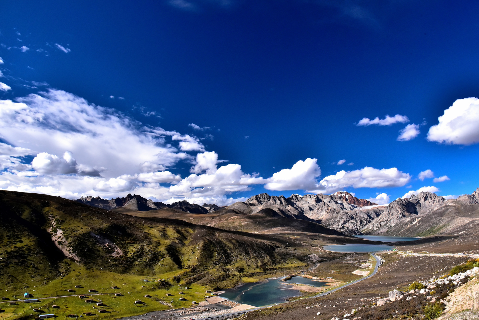 从理塘到巴塘,"转角遇到姊妹湖",太漂亮了.