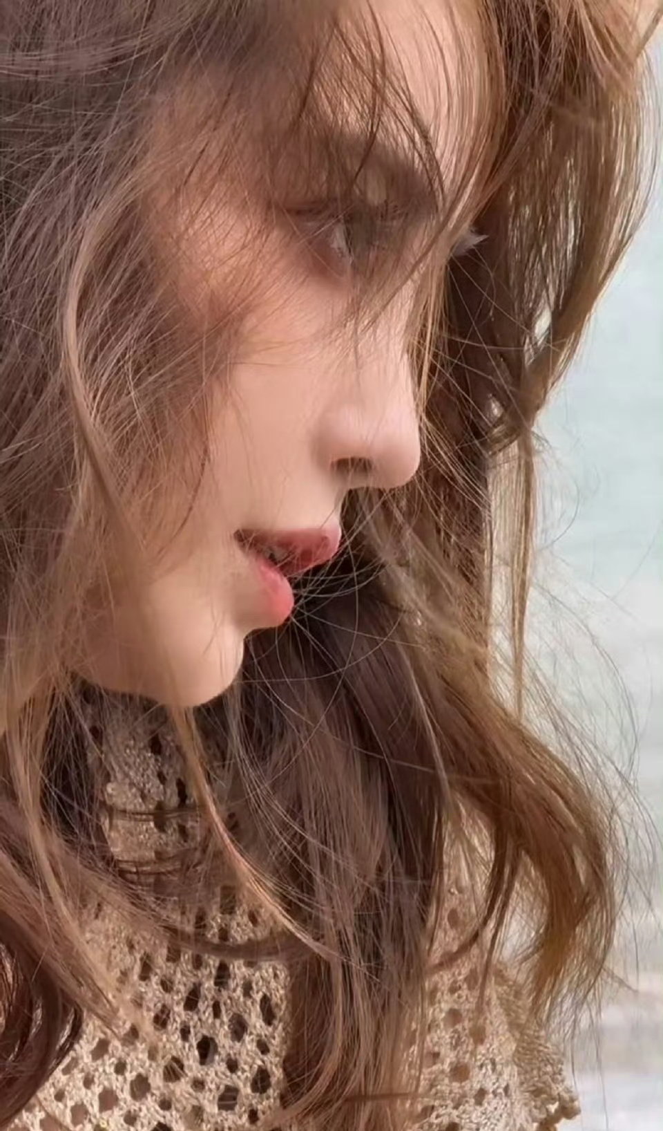 我也是吃上angelababy的细糠了好, 风吹过,发丝轻