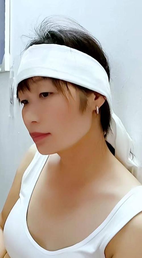 爷爷去世三年,我们孝袖未脱孝期未满xx是不是就开始出山7215了