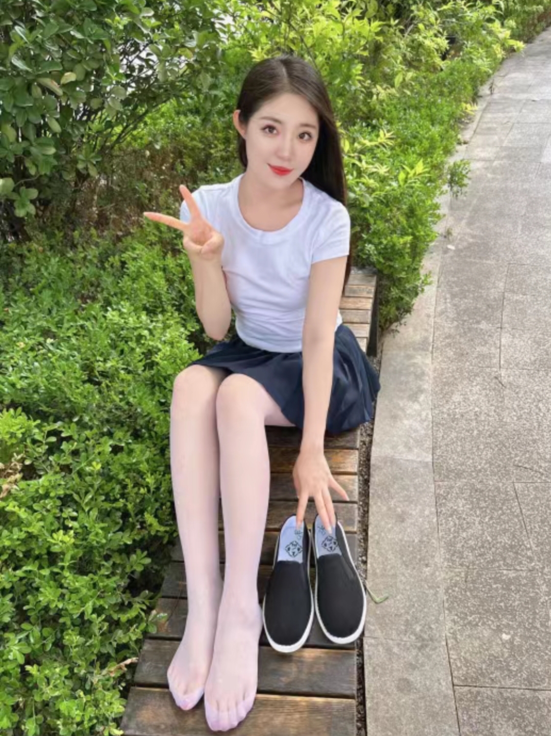 白丝配小黑鞋,青春洋溢我最美!