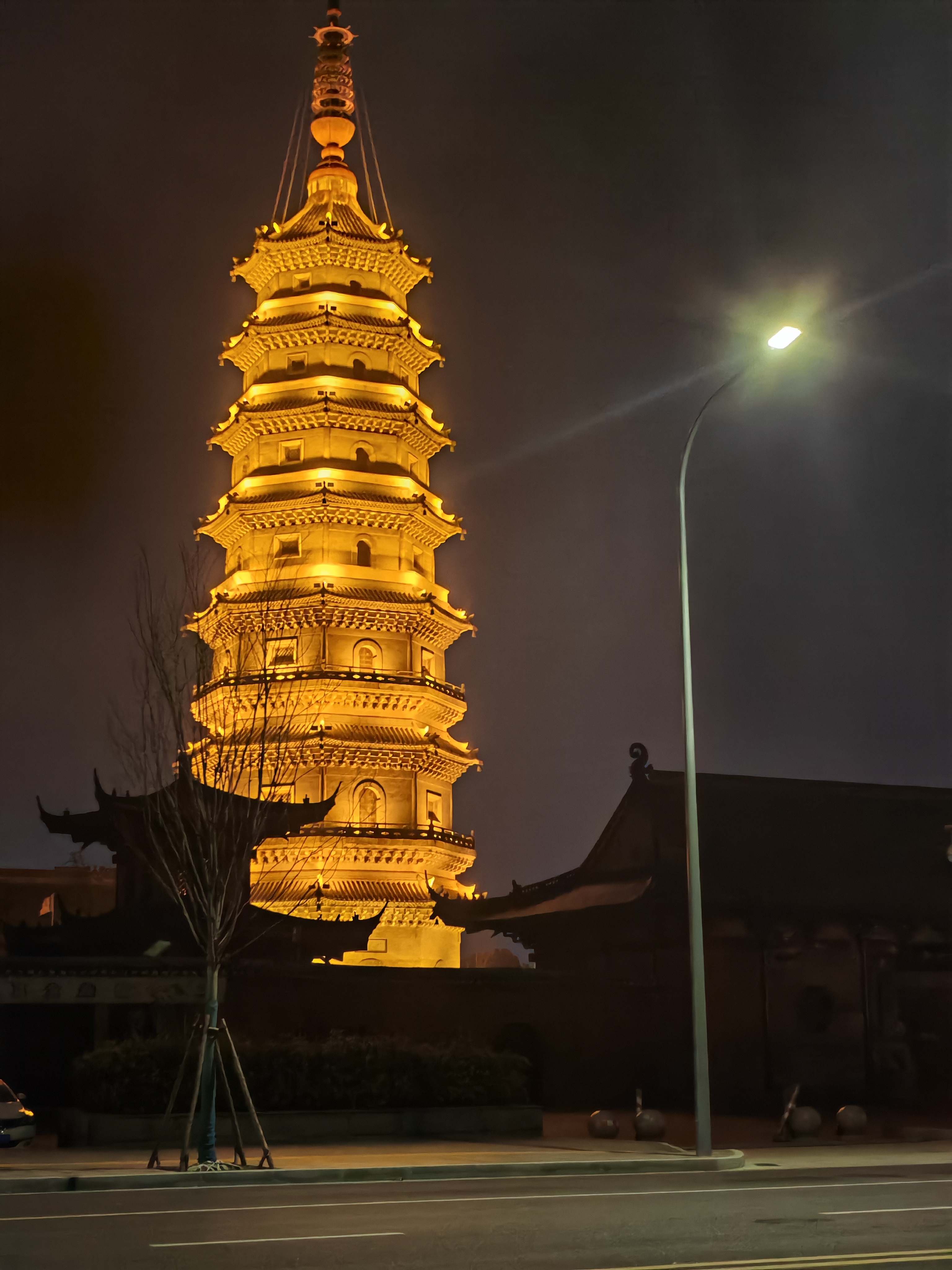 赣州和谐钟塔夜景图片