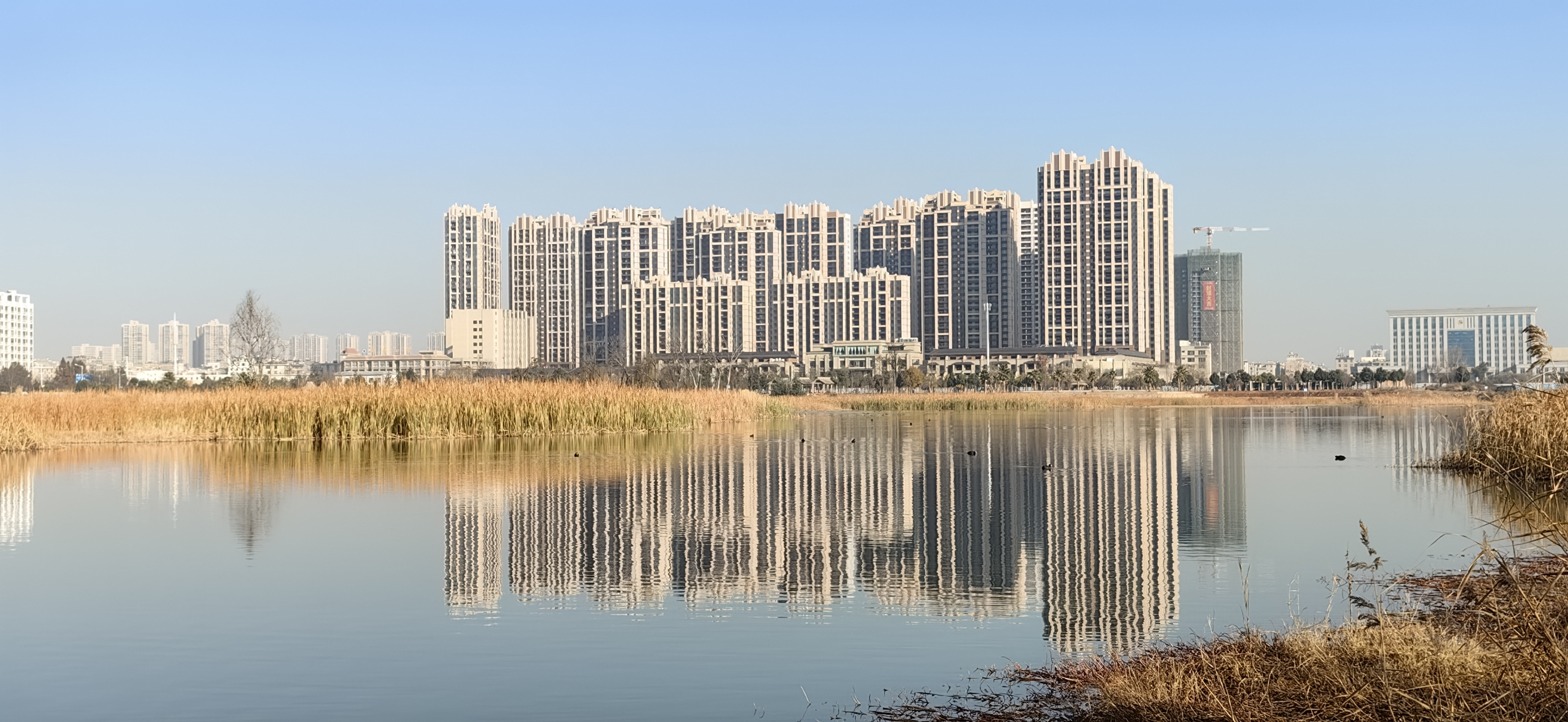 曲靖市曾经列入规划的麒麟湖公园成了半拉子工程,也不知是啥原因.