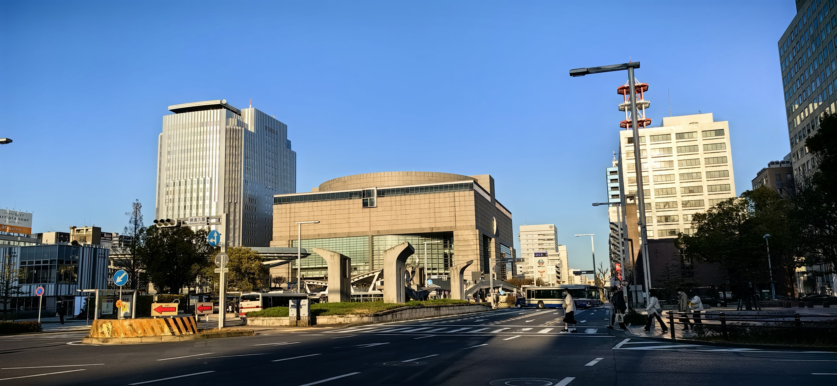 我的旅行日记# #旅行摄影# 名古屋城街景一角