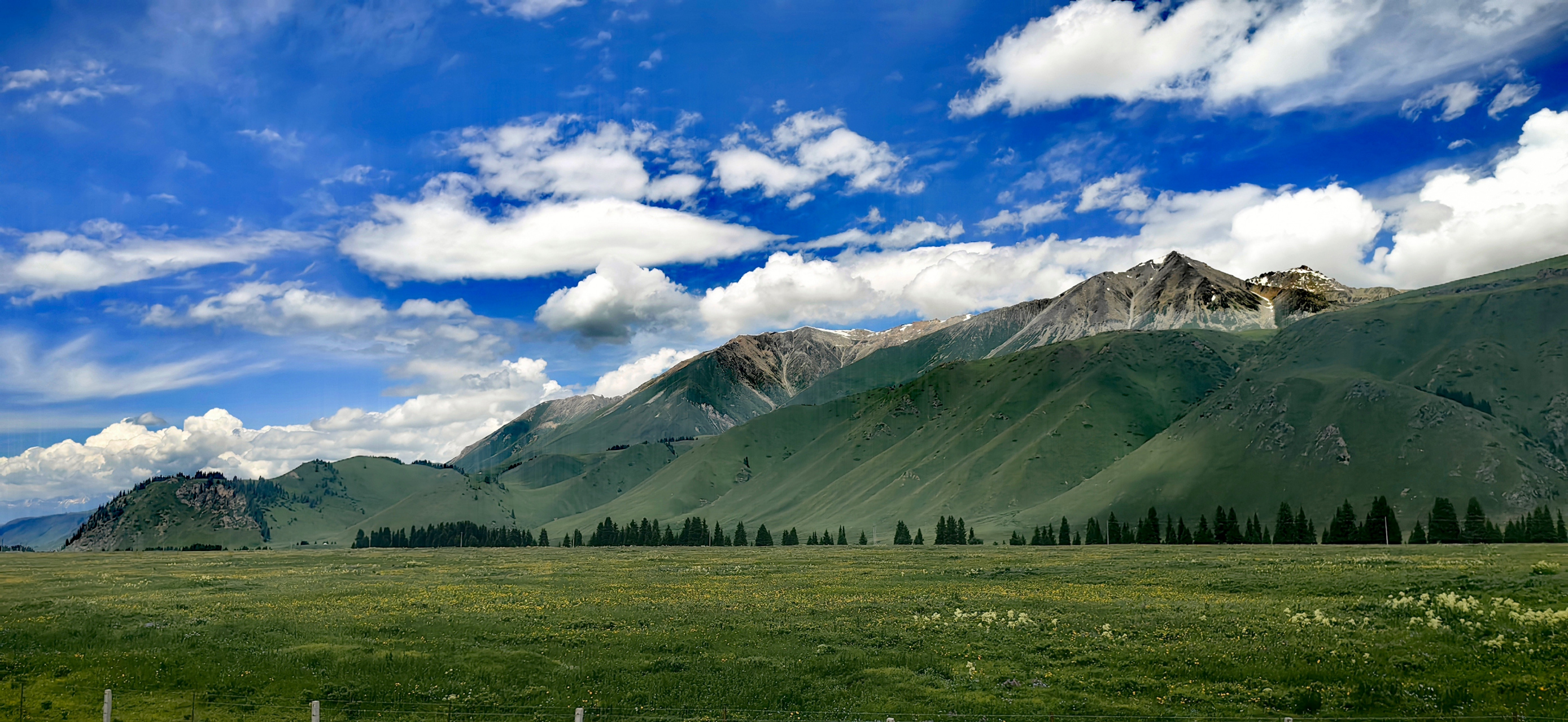 旅行#  帕米尔雄鹰之地-一县连三国塔什库尔干的塔吉克儿童.