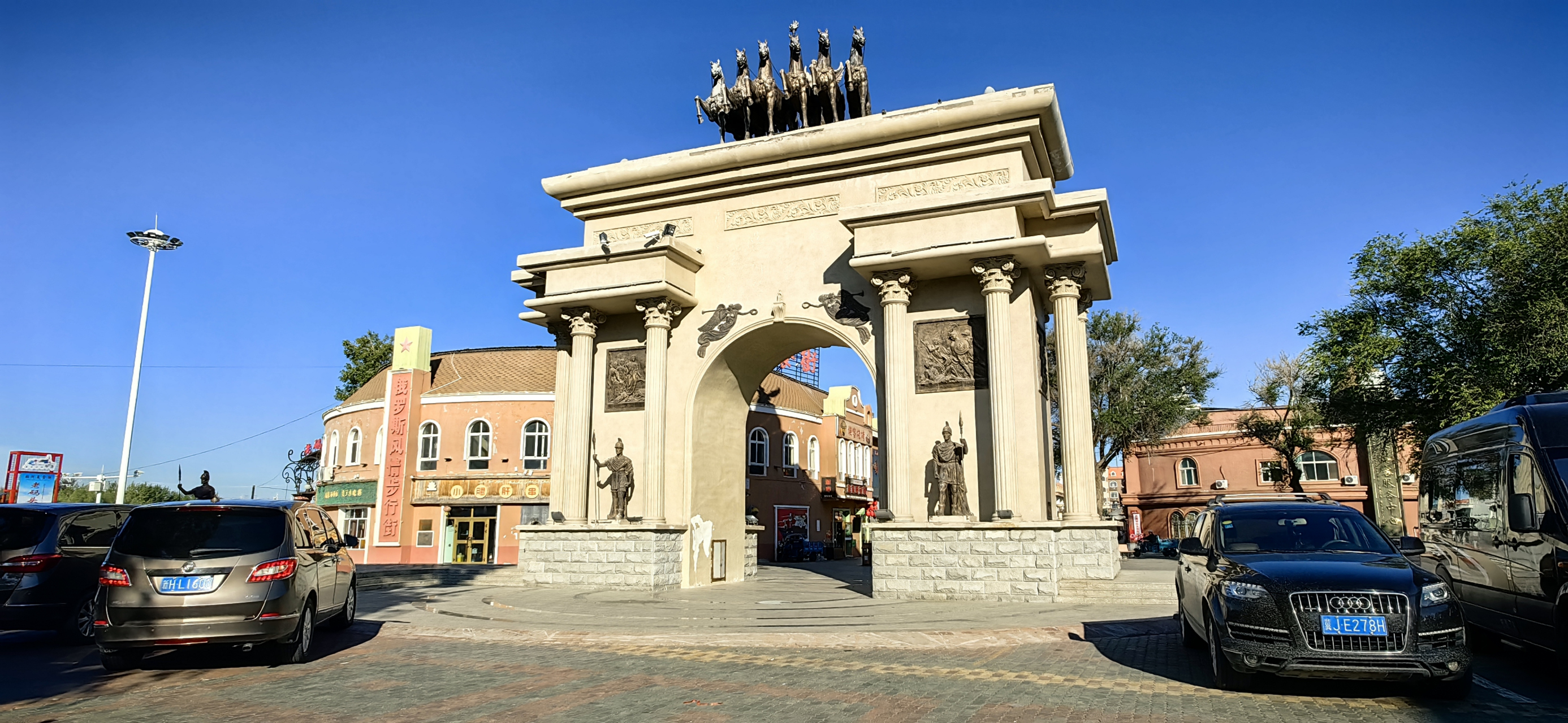 旅行摄影# 布尔津俄式建筑较多,漫步街头有置身俄罗斯的感觉.