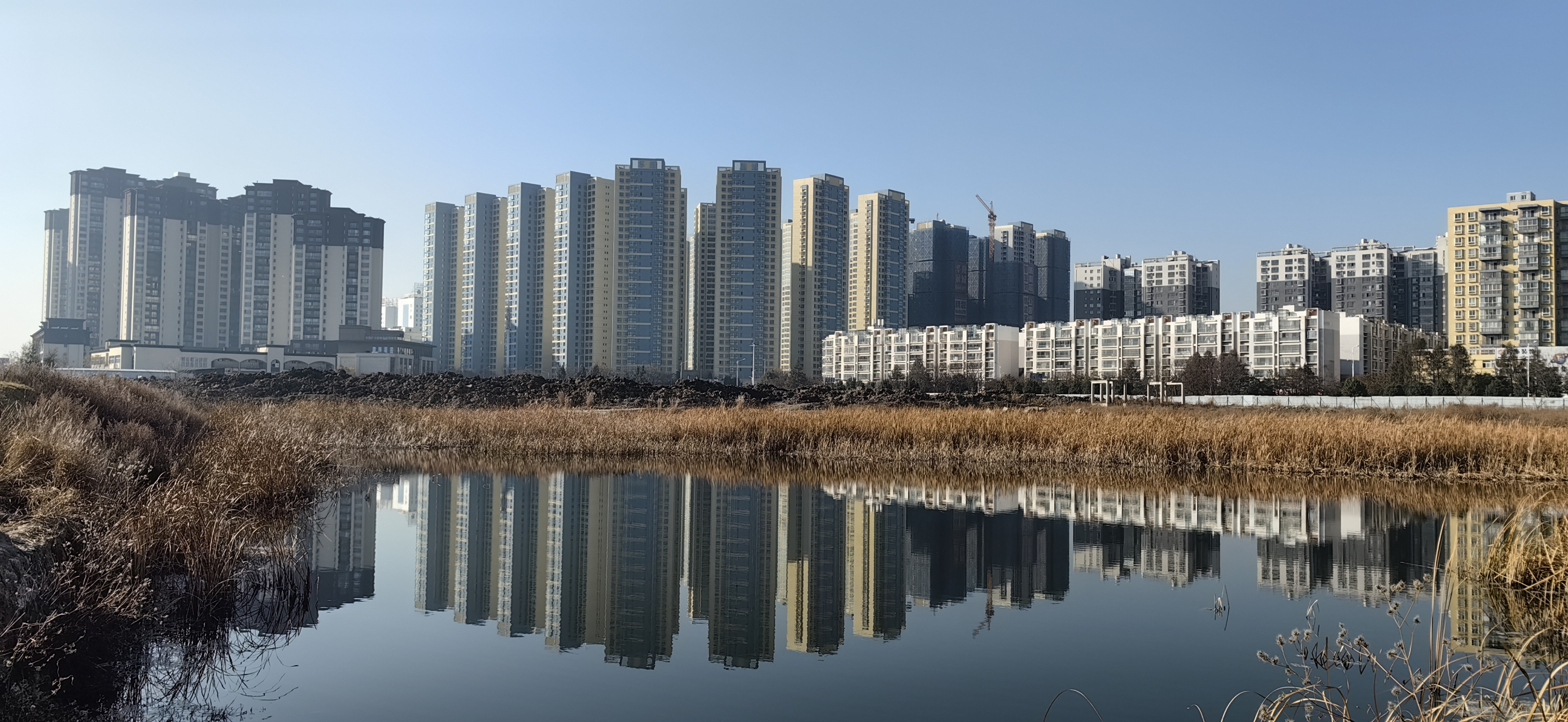 曲靖市曾经列入规划的麒麟湖公园成了半拉子工程,也不知是啥原因.