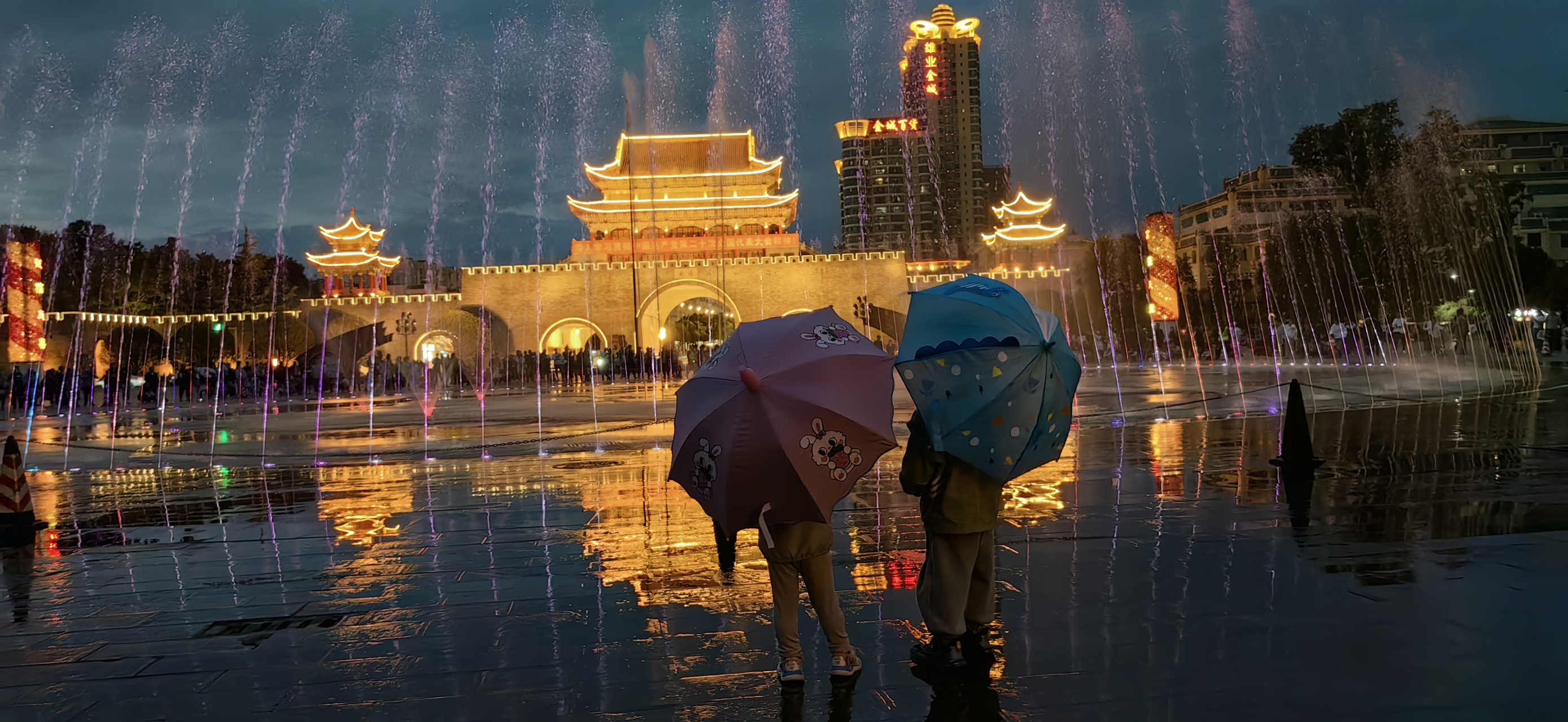 旅行摄影# 曲靖南城门广场夜色美