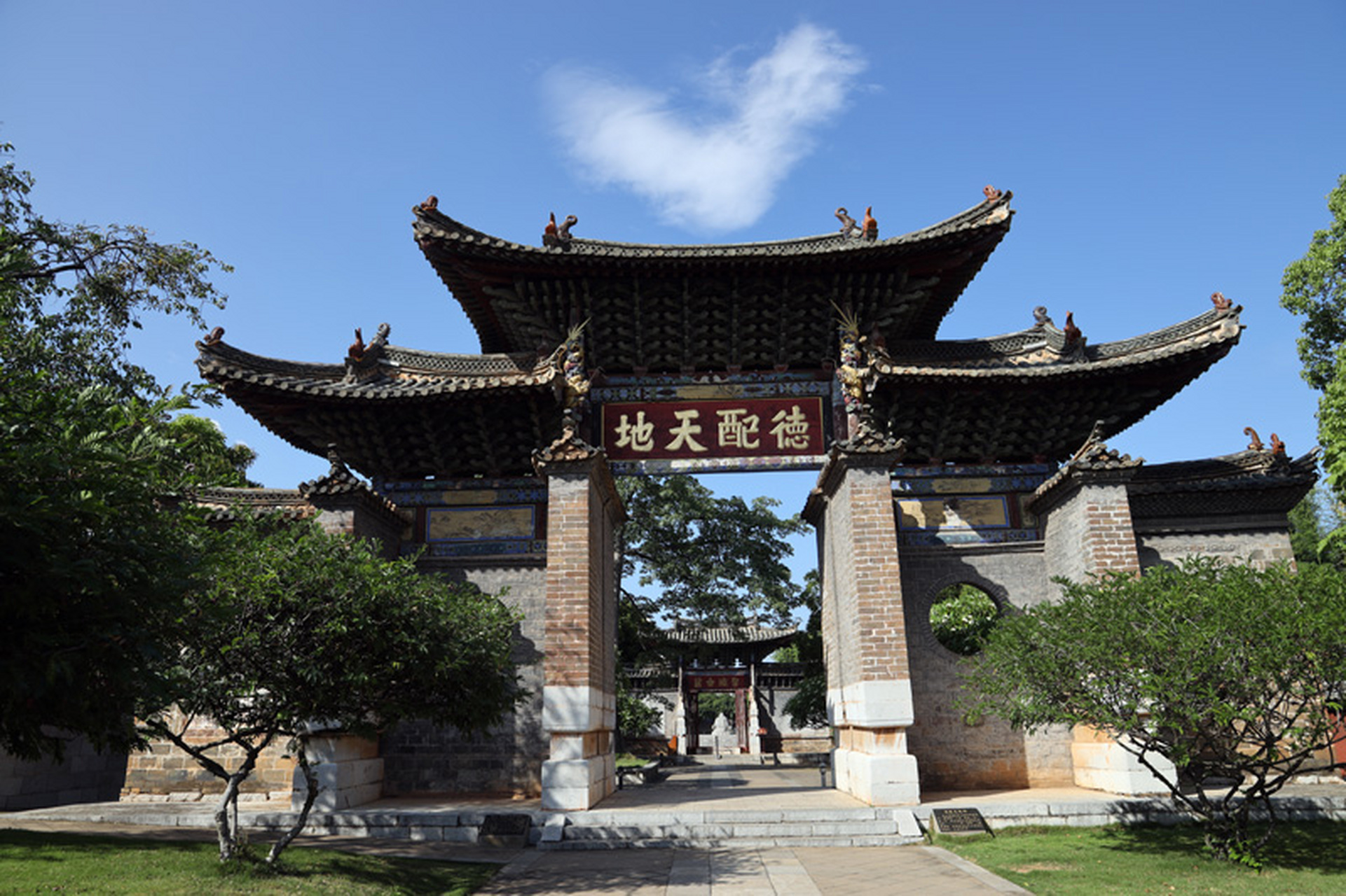 建水文庙依曲阜孔庙的规格建造,占地面积达114亩,气派的文庙是历史上