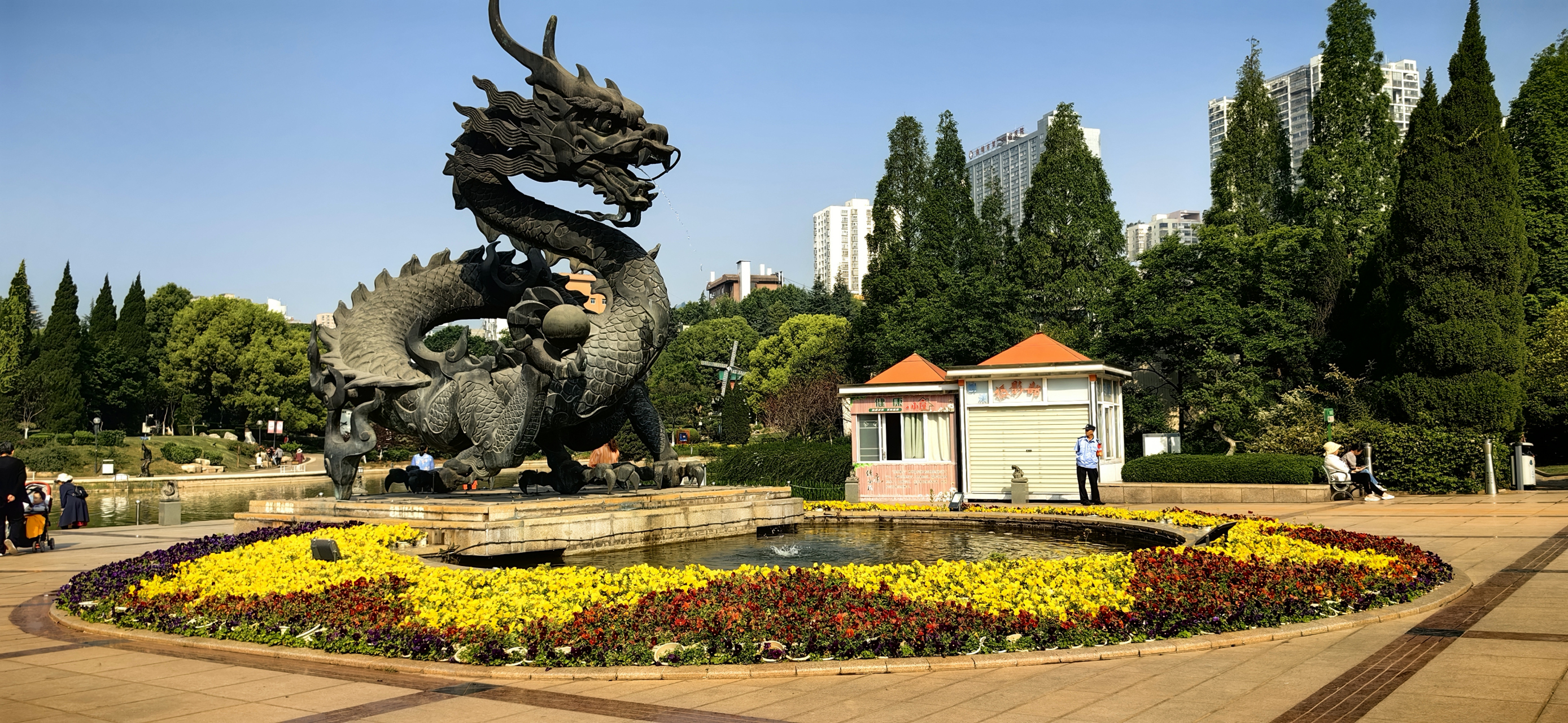 记录旅行风光# #记录我的城市吧# 曲靖龙潭公园春意盎然