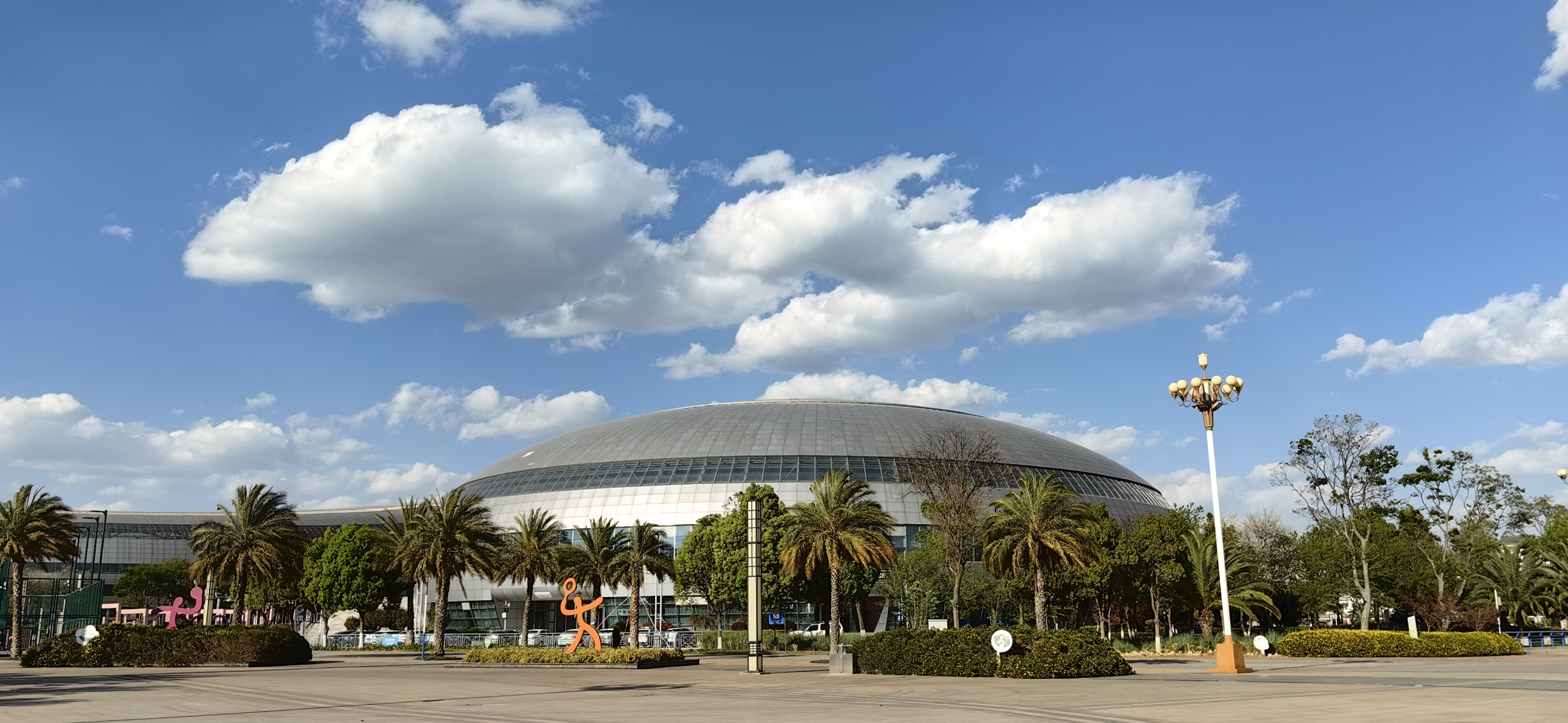 旅行# 曲靖建筑地标五馆一中心映像.