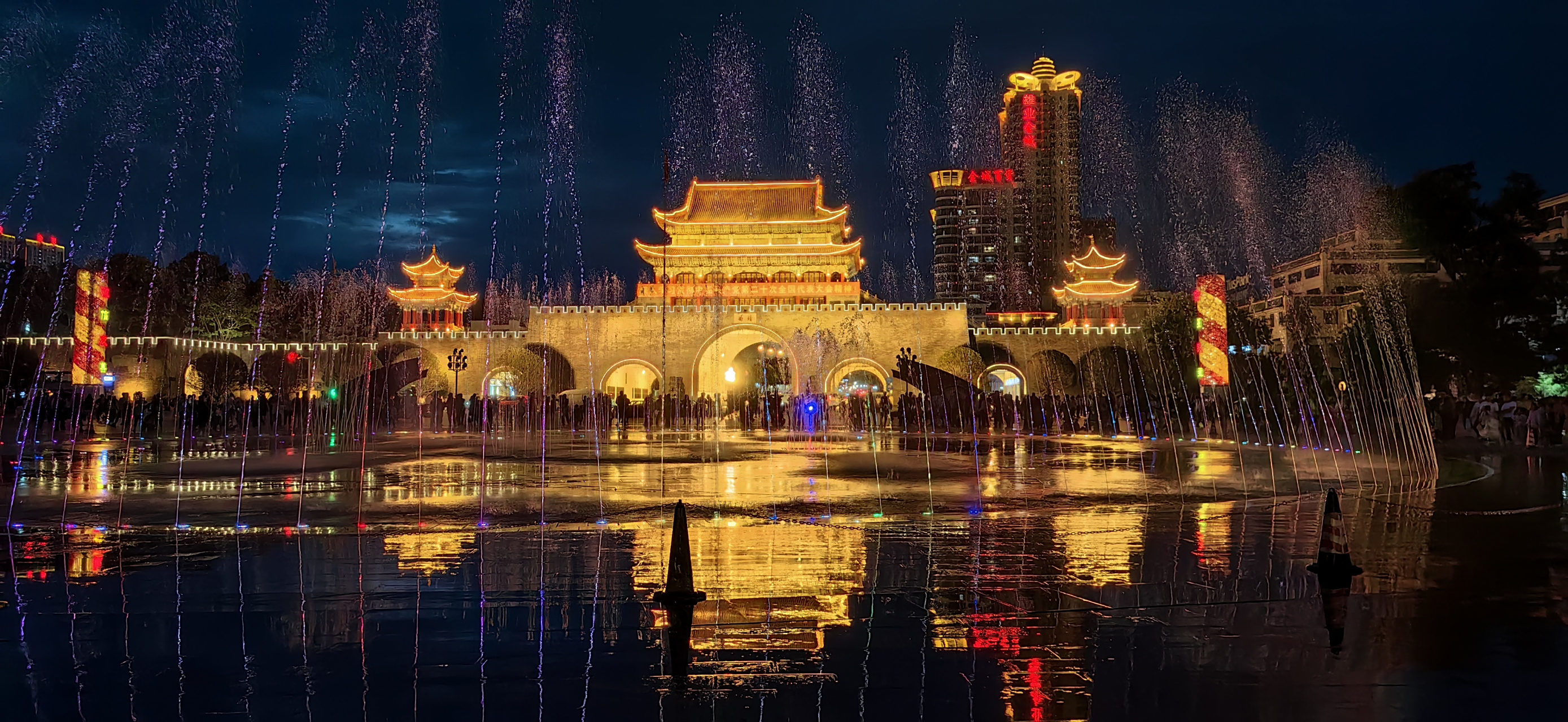 旅行摄影# 曲靖南城门广场夜色美