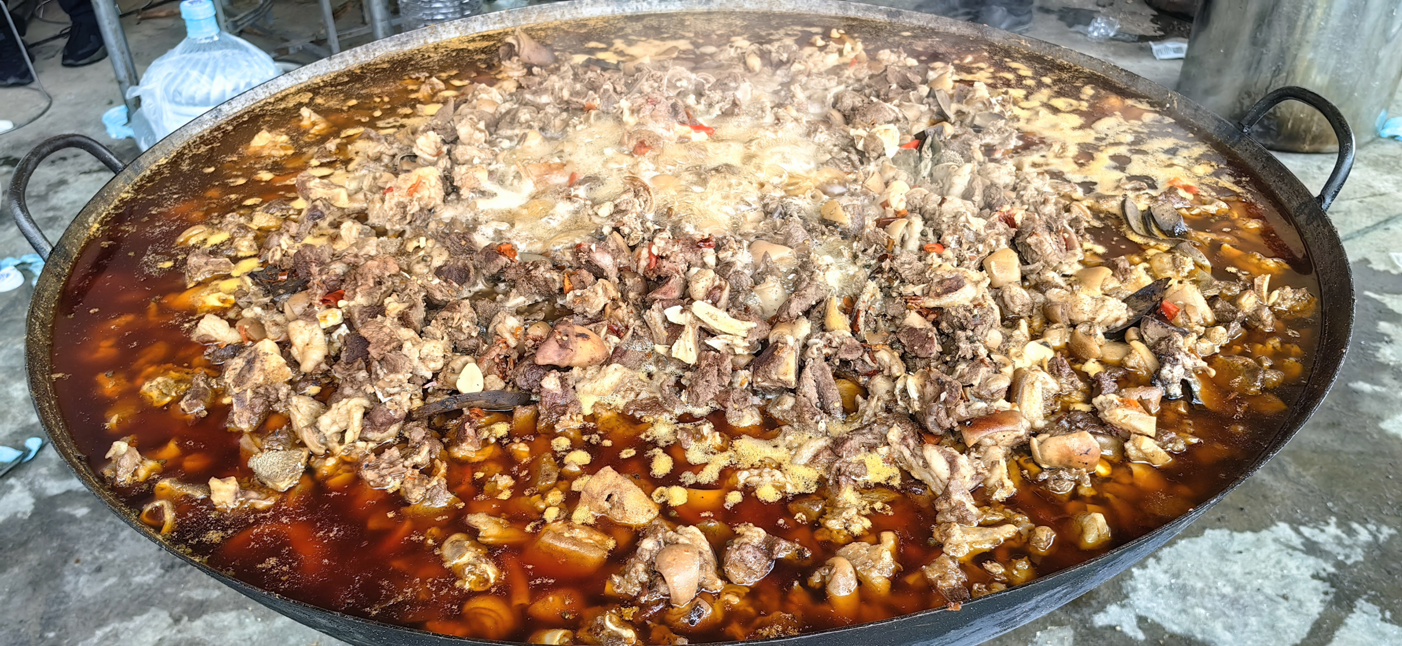 美食# 火把节首席硬菜羊汤锅