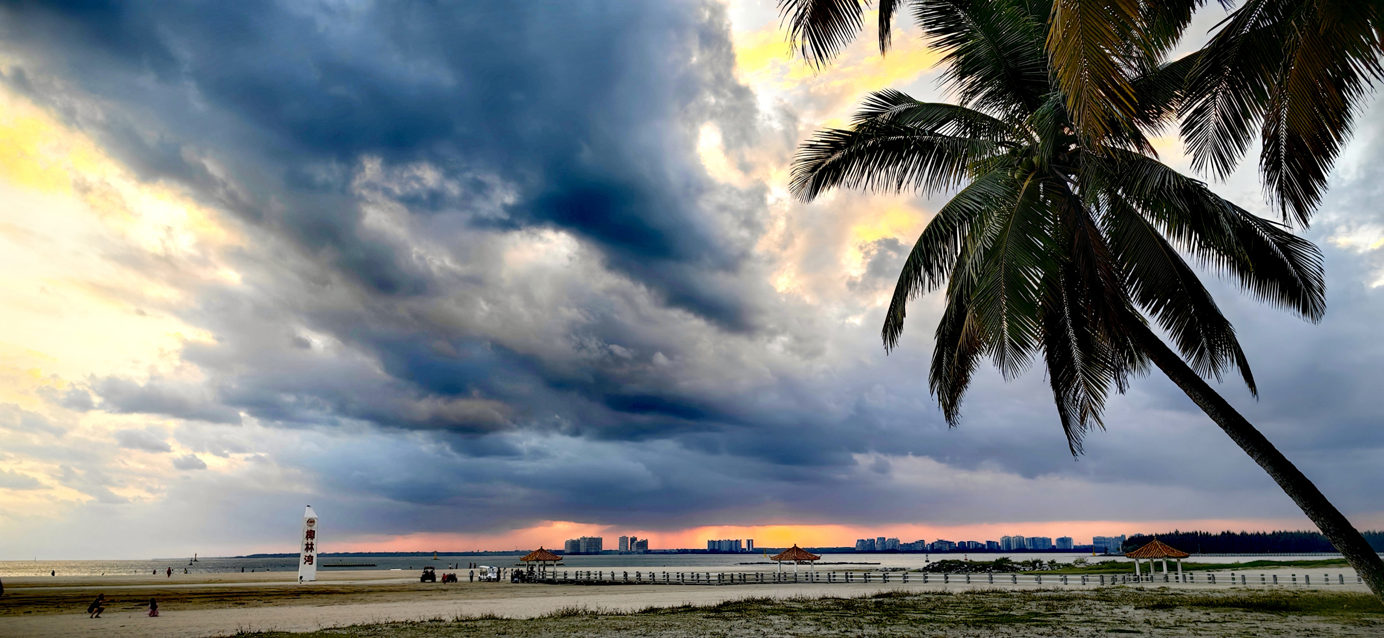 记录旅行中最美的风景# 起风了-文昌椰林湾的傍晚
