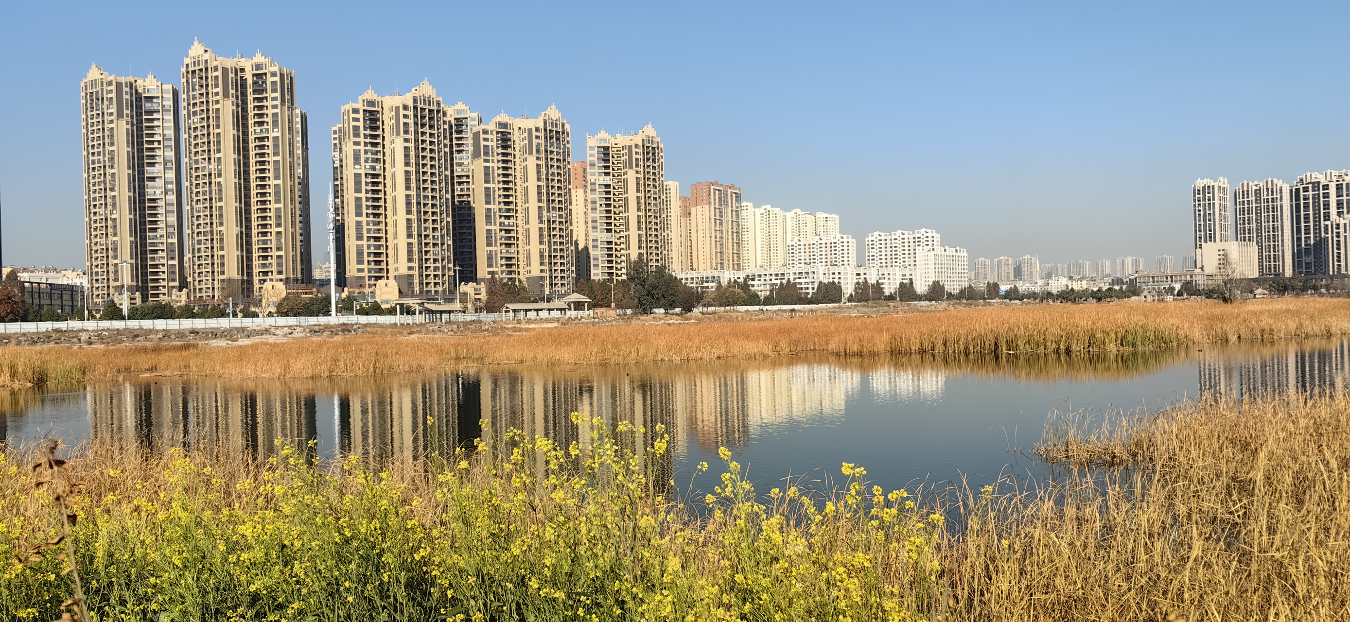 曲靖市曾经列入规划的麒麟湖公园成了半拉子工程,也不知是啥原因.