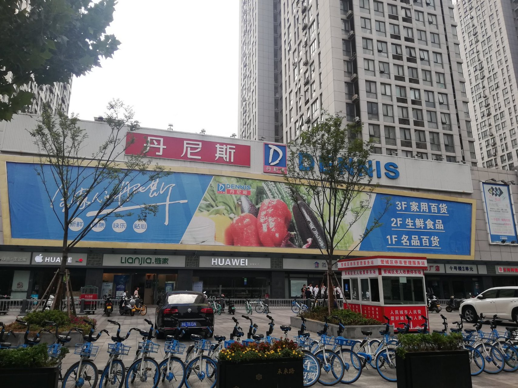 听朋友说,商城路未来路丹尼斯这开了一家饣它汤水煎包的小店,今天专门