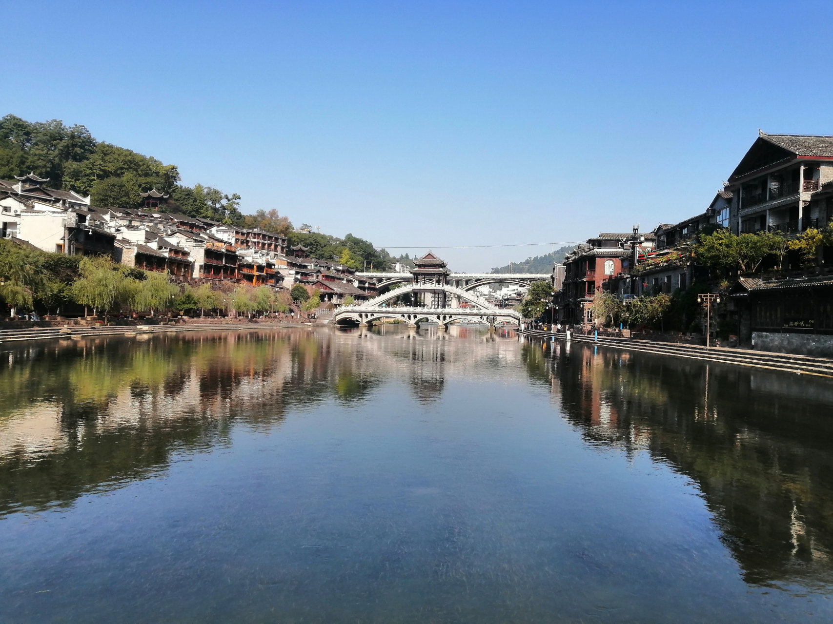 天门山风景,空气好! 凤凰城沱江沿岸 芙蓉镇的瀑布