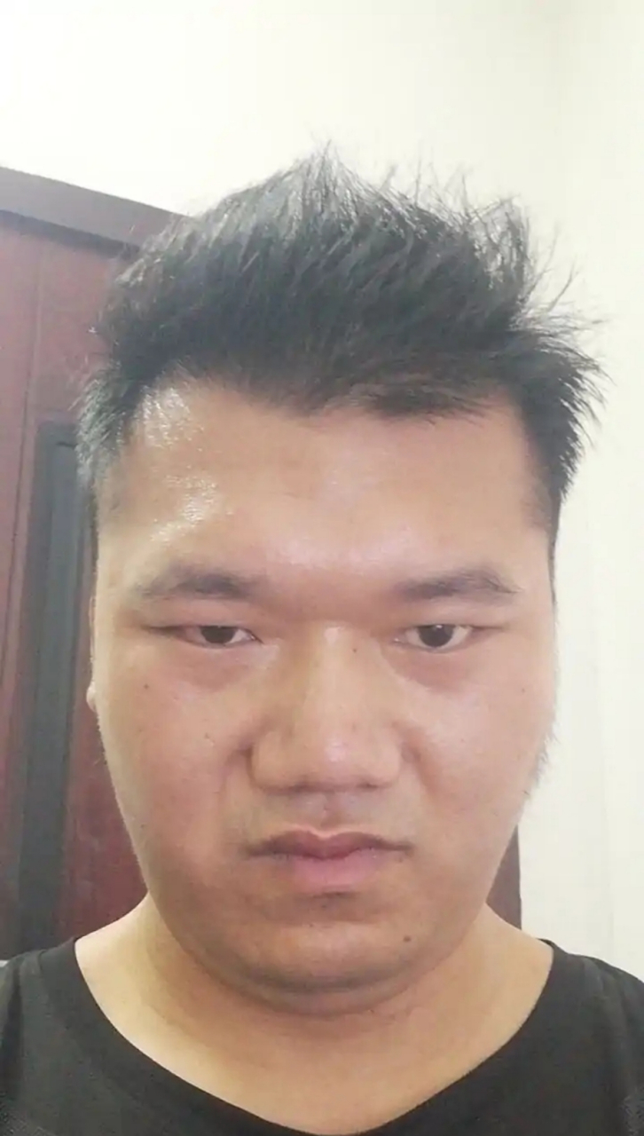 男问:自己有金城骨,单犀骨.是不是大富大贵之相?  答:少做梦.