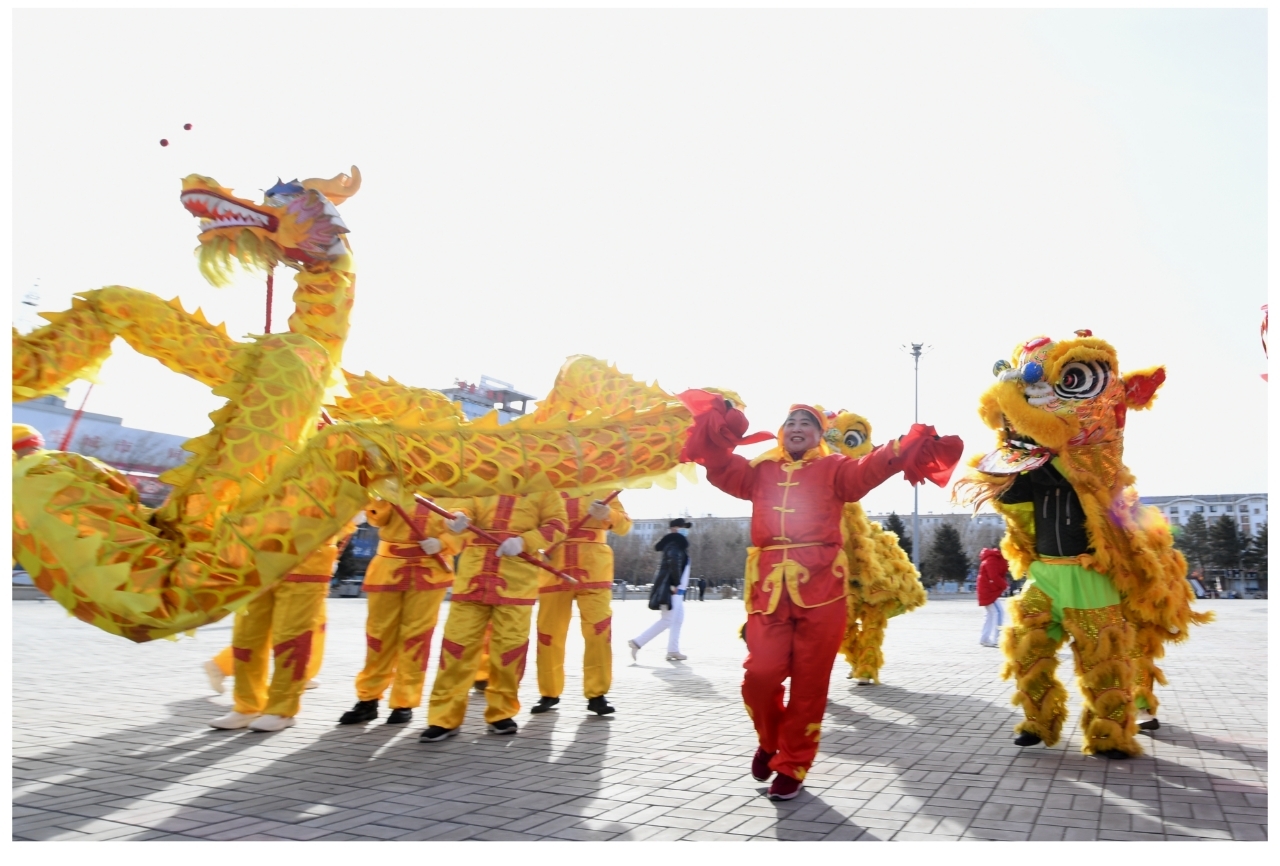 瞧这舞龙表演,真是震撼人心!