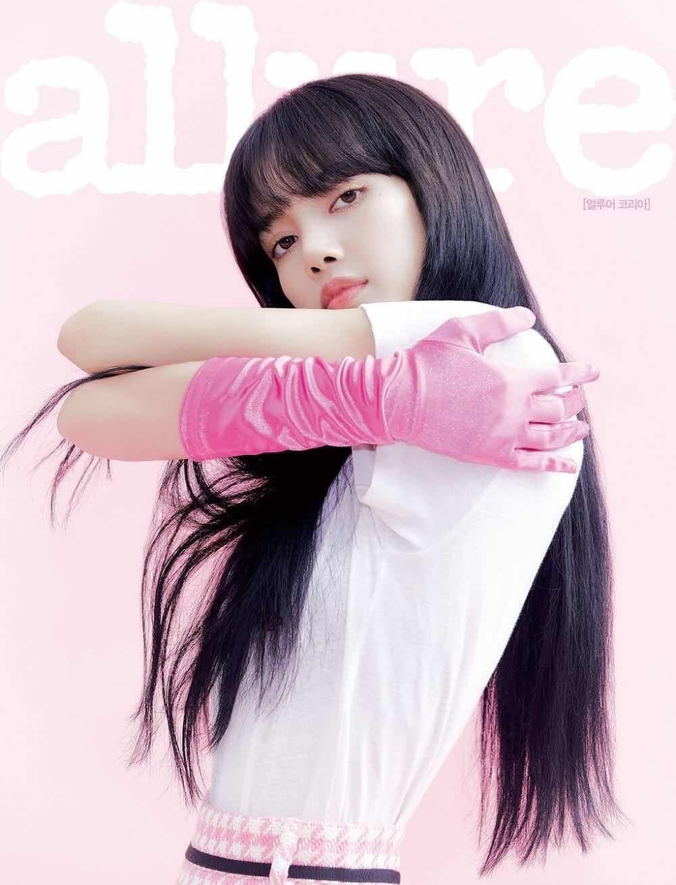 lisa登上《allure》六月刊封面 辣lisa好绝,满屏的黑色长发简直太美了