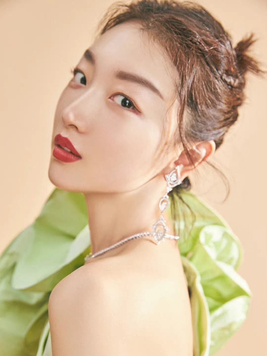 1,阚清子搞过很多副业,餐饮,科技,教育行业都涉及