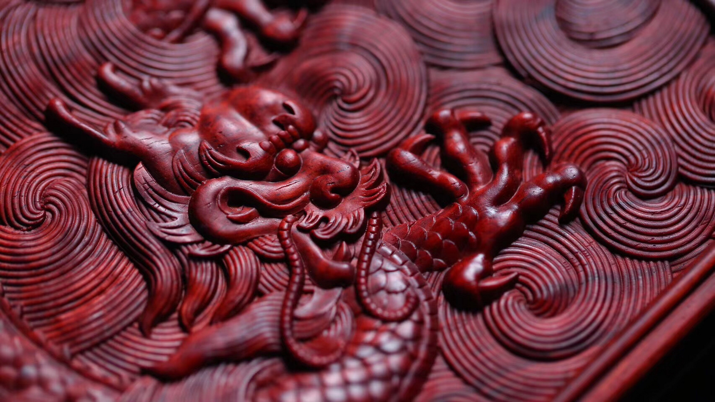 紫檀【龙腾万里】首饰盒  整器精工细雕,正面雕刻龙纹, 龙鳞刻画精细