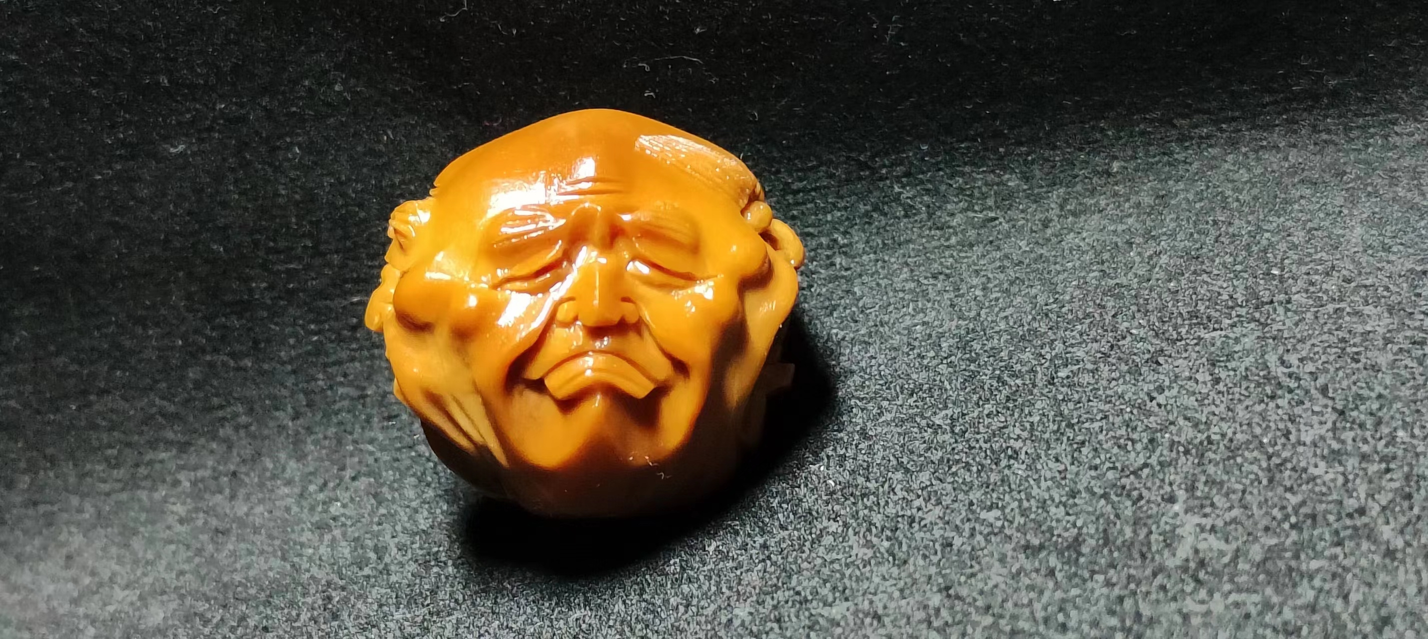 纯手工橄榄核梅林铁核雕刻周正四花喜怒哀乐#文玩收藏# #搞笑家庭欢乐