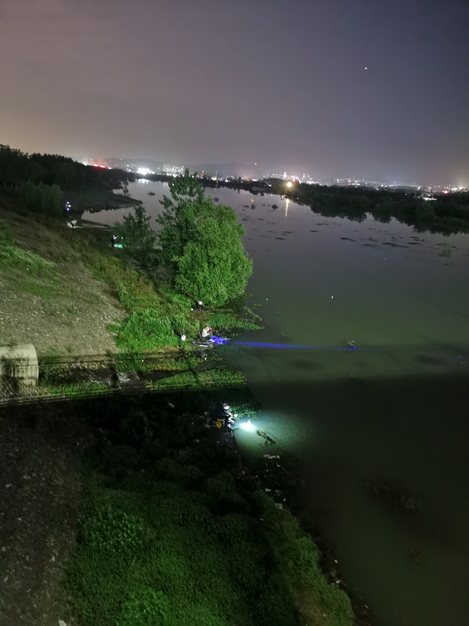河边夜景 真实图片
