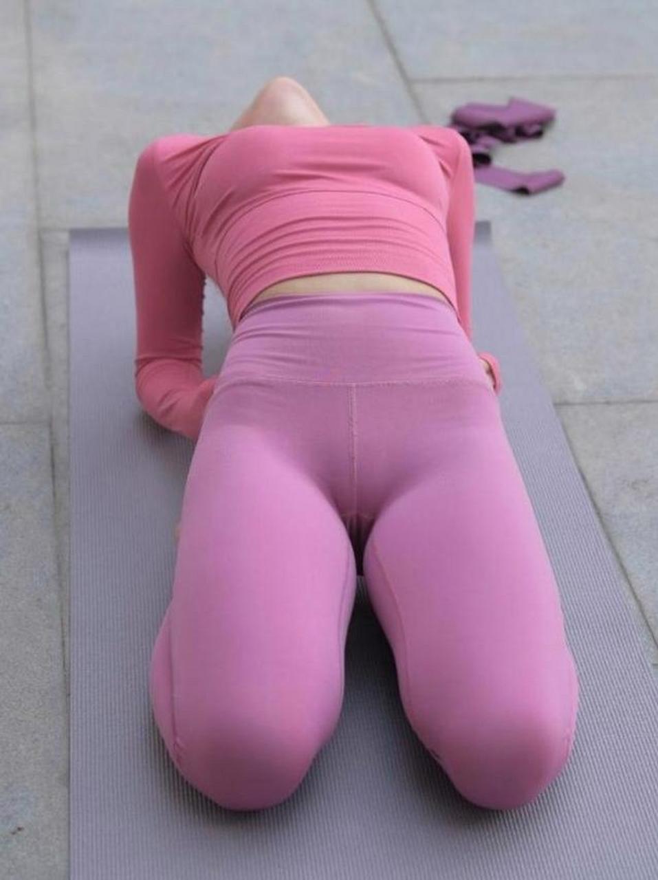 粉色紧身衣,优雅地姿态,宛如一幅动人的画卷.#性感好身材