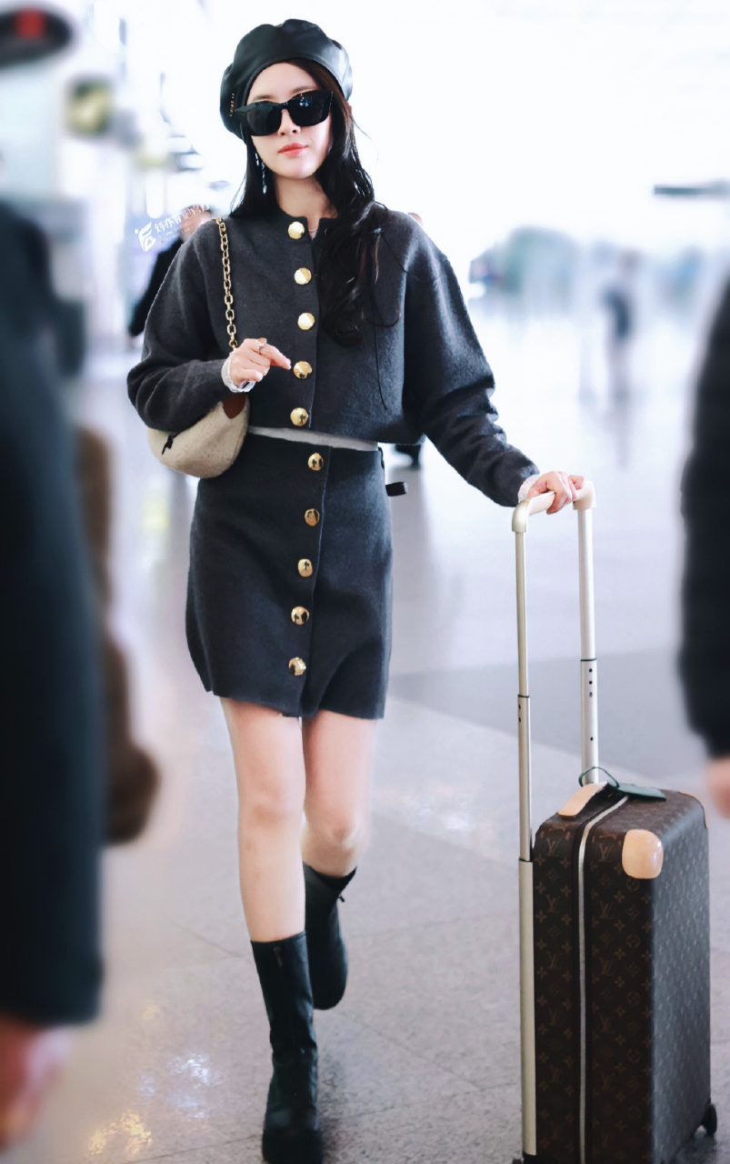 刘亦菲机场贝雷帽好精致呀,妥妥滴少女感 #刘亦菲机场贝雷帽