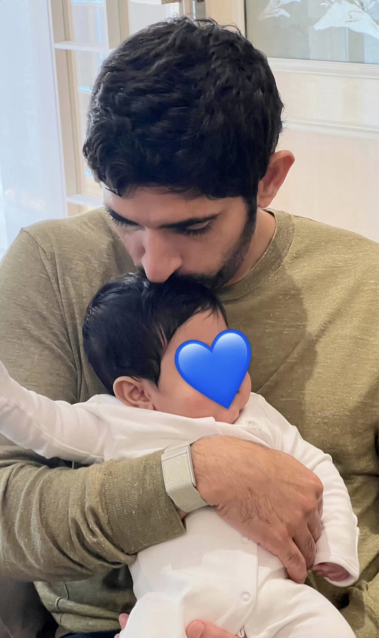 迪拜王储妃shaikha在ins上发布王储哈曼丹抱着儿子穆罕默德小王子的