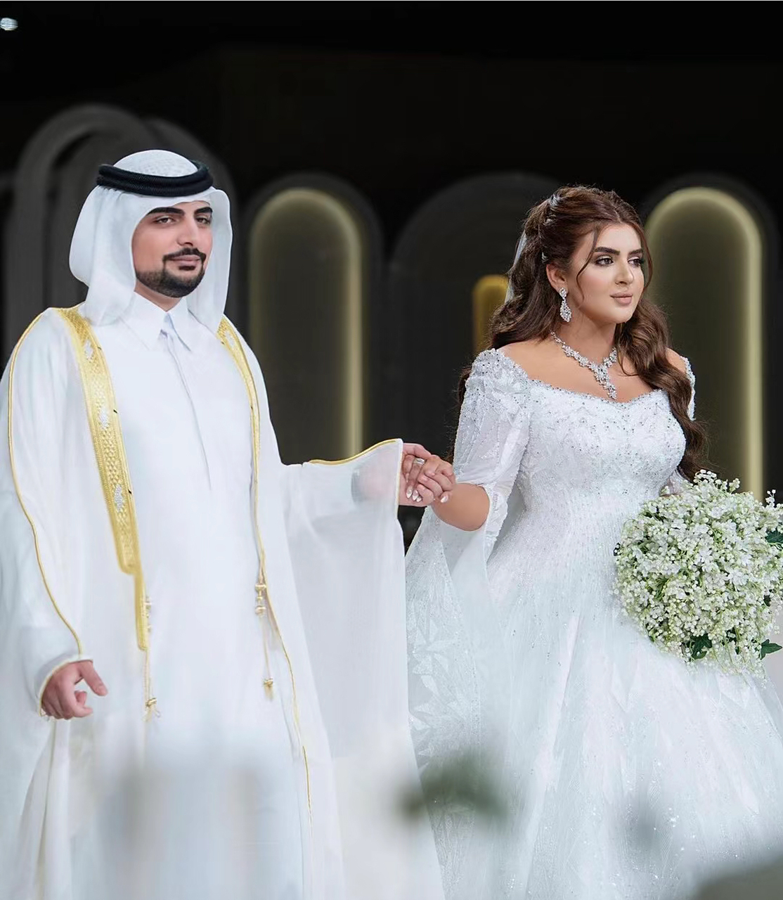 没想到还能看到迪拜公主的婚礼正脸图,迪拜酋长和希腊情人生的女儿马