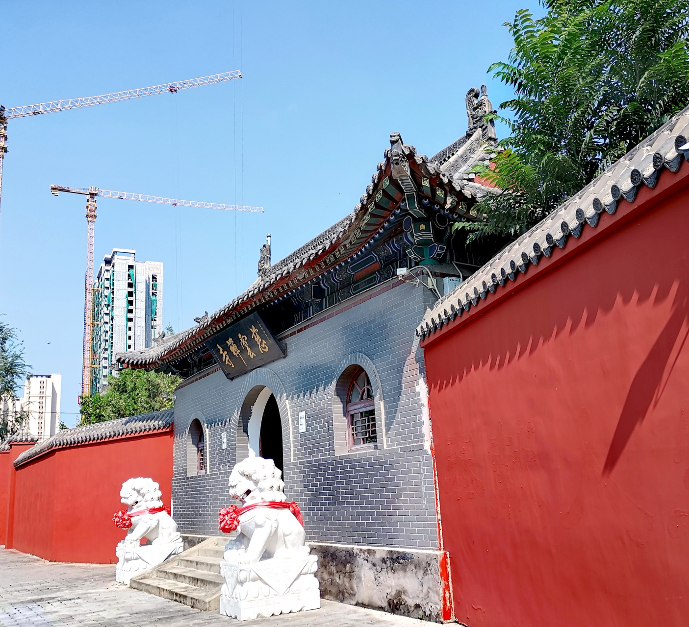 ai创作训练营创作挑战赛# 今天去了保定的慈云禅寺,去时只看到工作