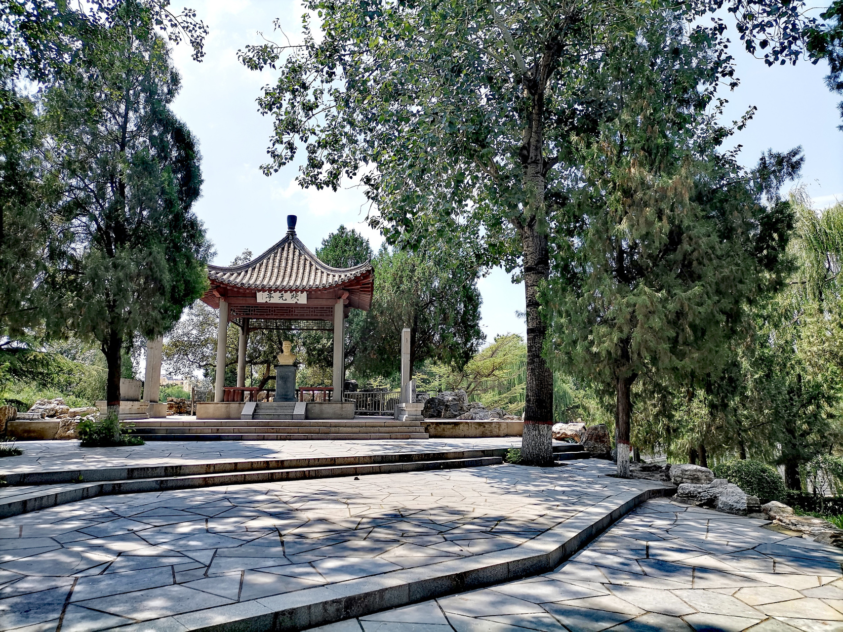 城市漫步# 在保定的东风公园里有一个状元亭,他是那一位状元,你知道