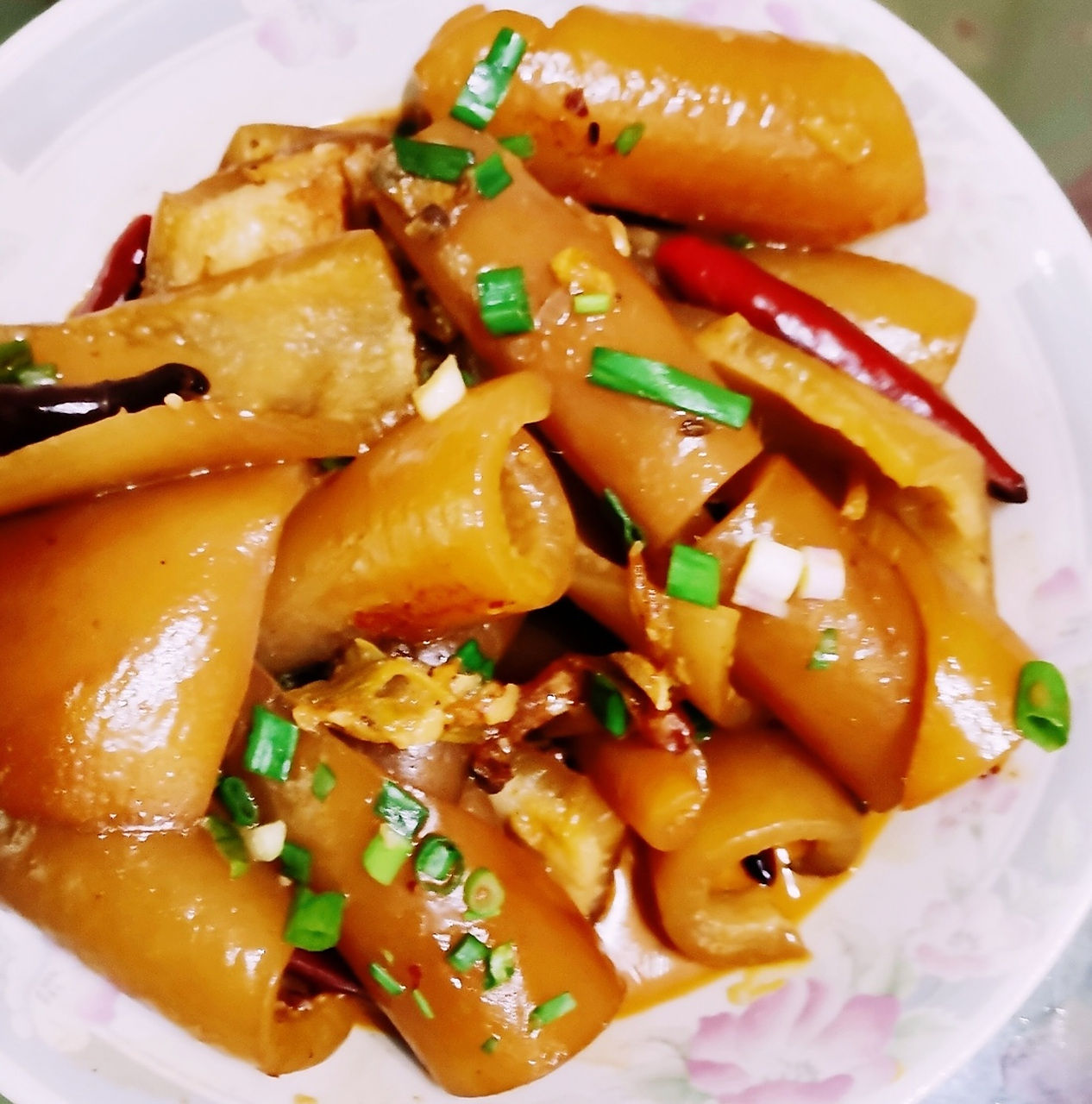 美食周计划# 我家的红烧猪皮终于出镜了,特意去菜场花了6元多买回来