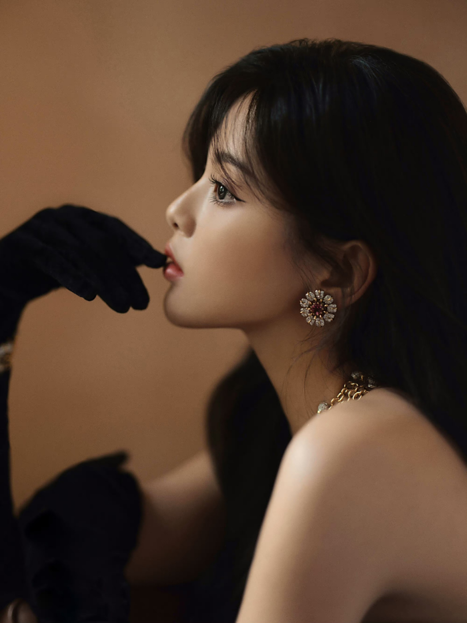 杨超越# 超越妹妹竟然跟我同年的[捂脸],她的侧颜真的无敌了呀,真的