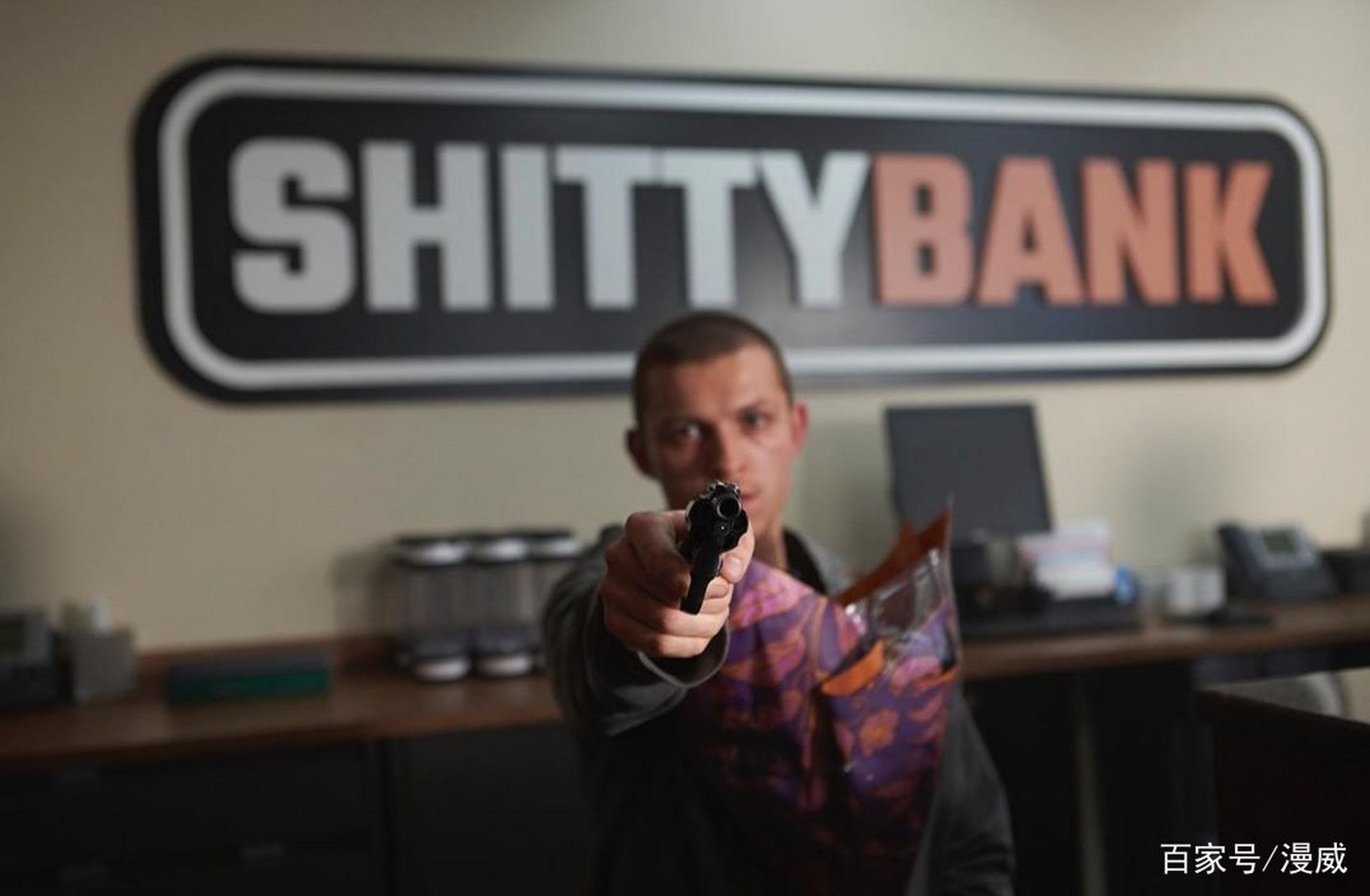 不管你在哪里,他的枪口都会对着你