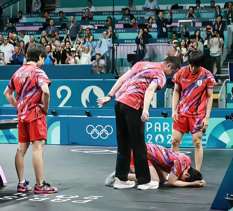 1,宣布退出日本乒乓球国家队,永不回归  2,当场宣布退役,退出体育