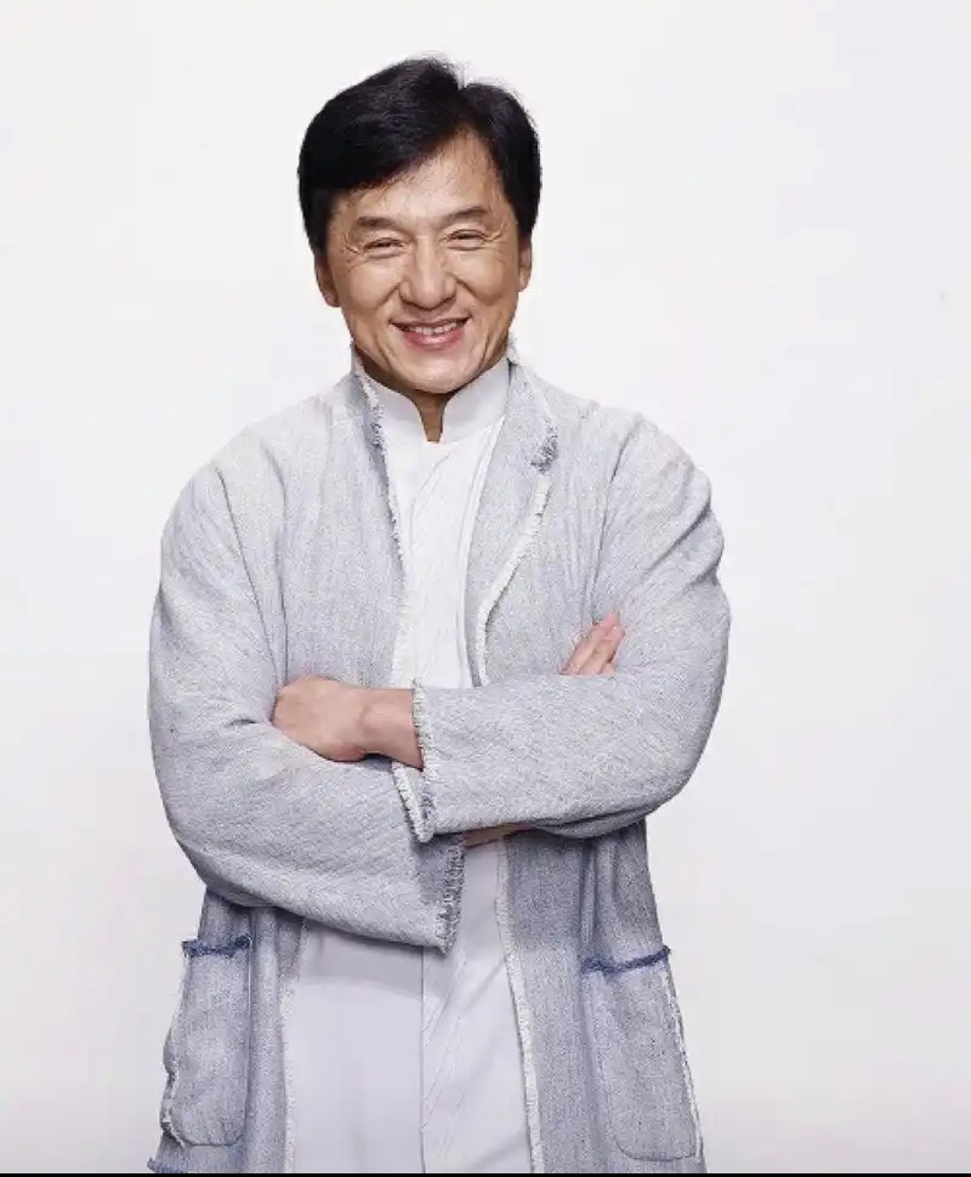 成龙:影坛传奇的多面剖析