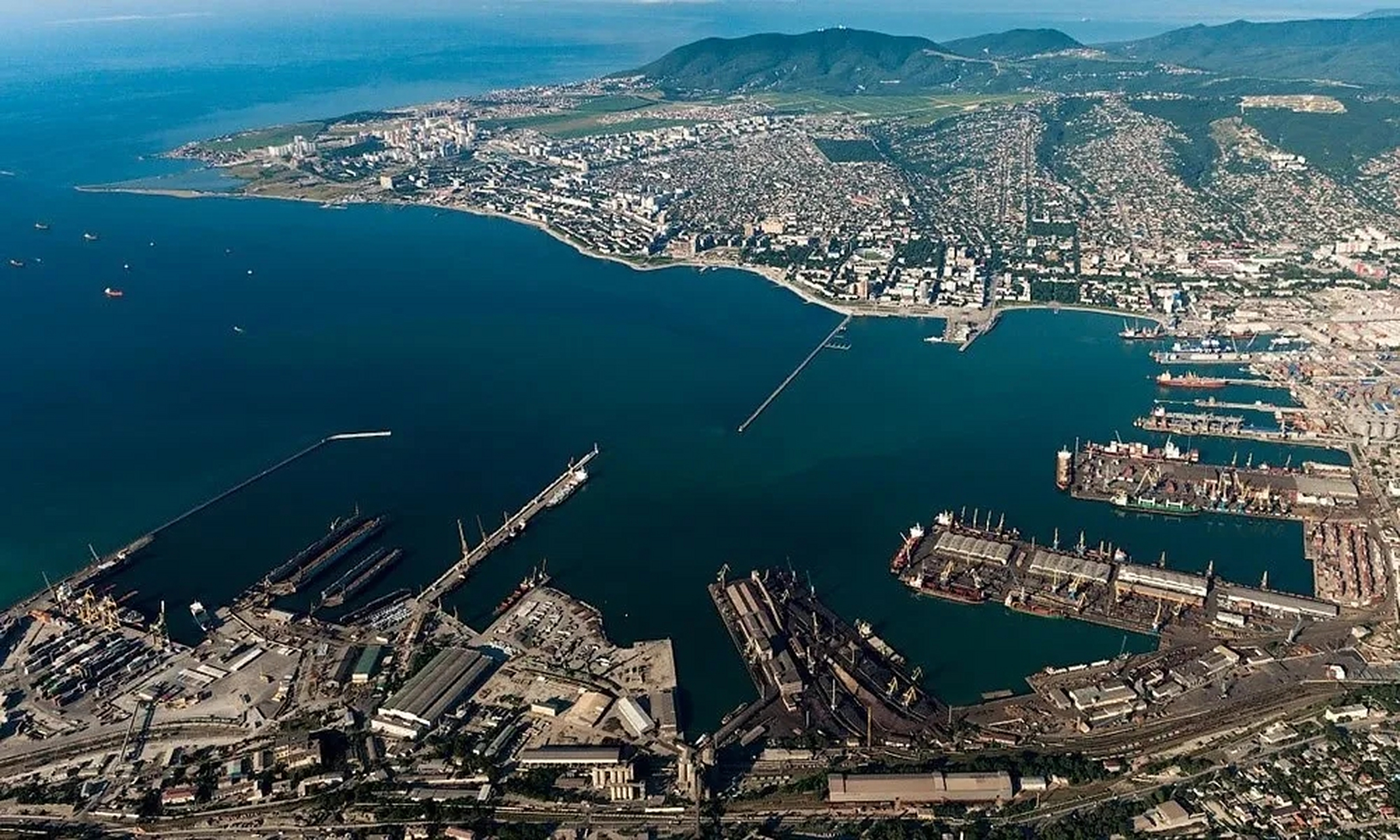 是一座黑海港口城市,位于俄罗斯克拉斯诺达尔边疆区采梅斯湾沿岸