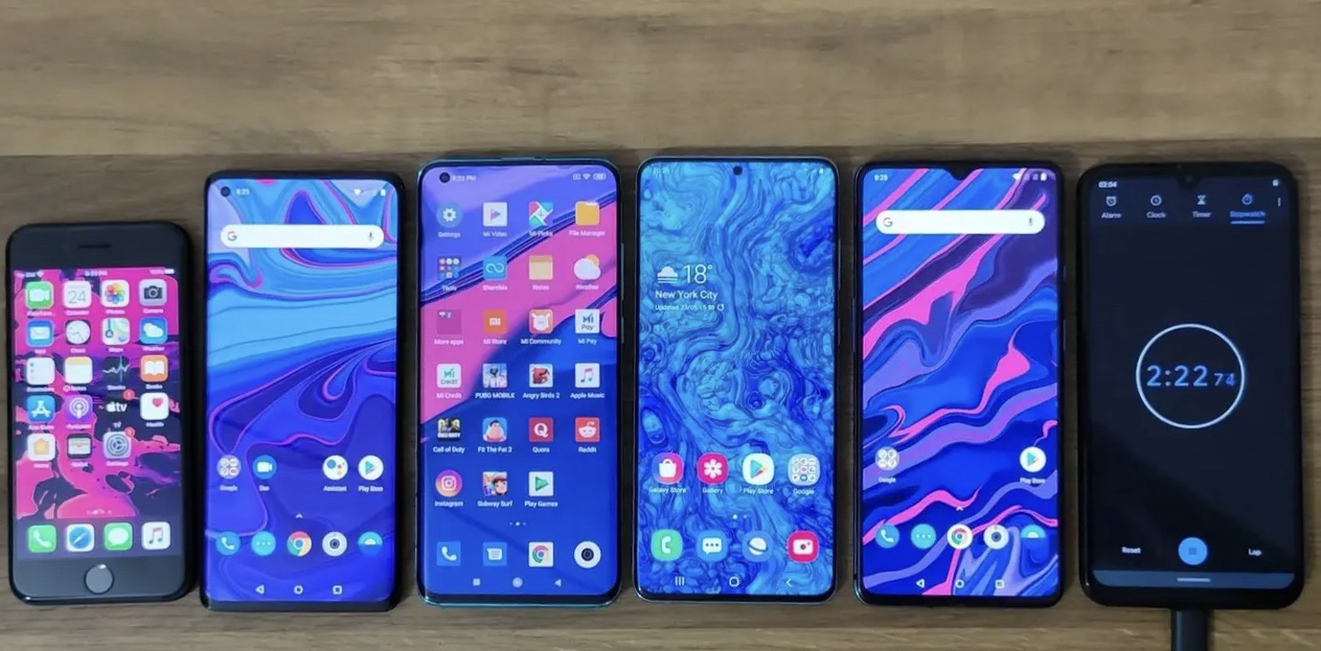 反正第一眼看上去,这一排手机我只认出了苹果 iphone se 和三星galaxy