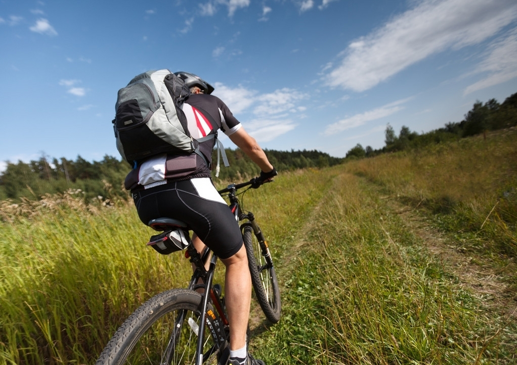 创作/逆水行舟vip  与寂寞为伴 背上孤独的行囊 那个远方是 梦想樟亮