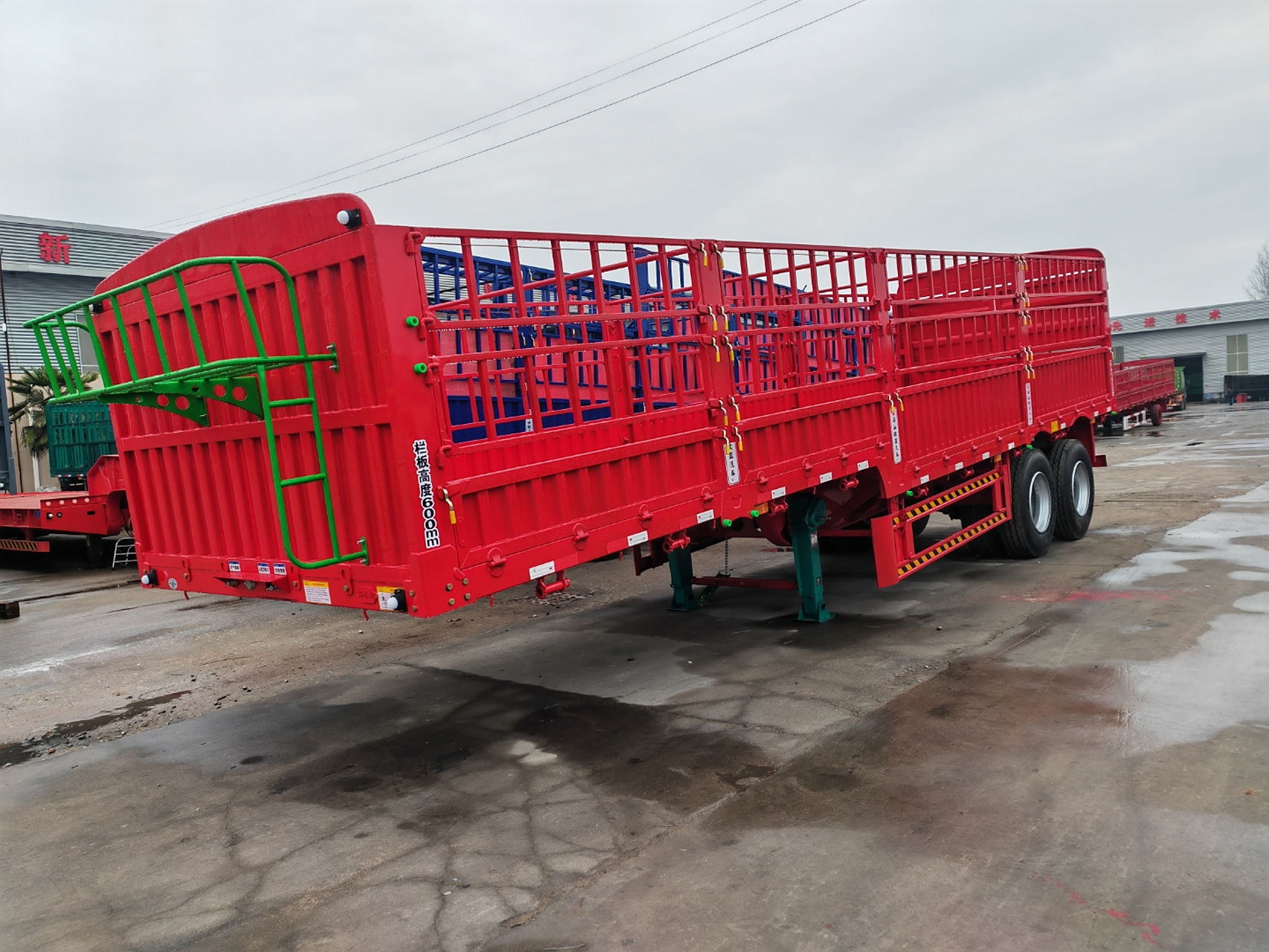 10嗯两轴高低板高栏半挂车